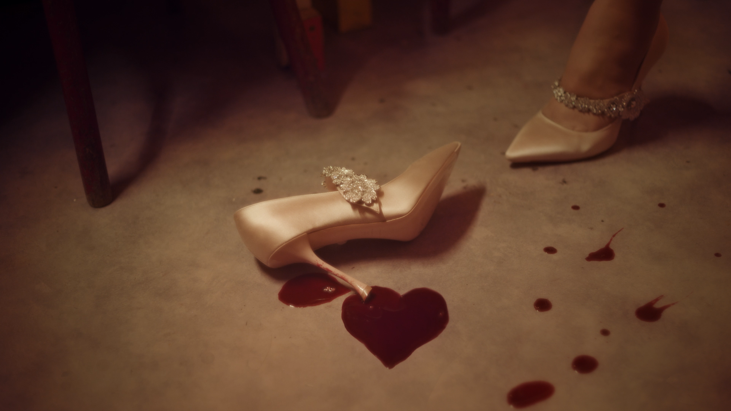 HOLY BRUNE_COM_10.png