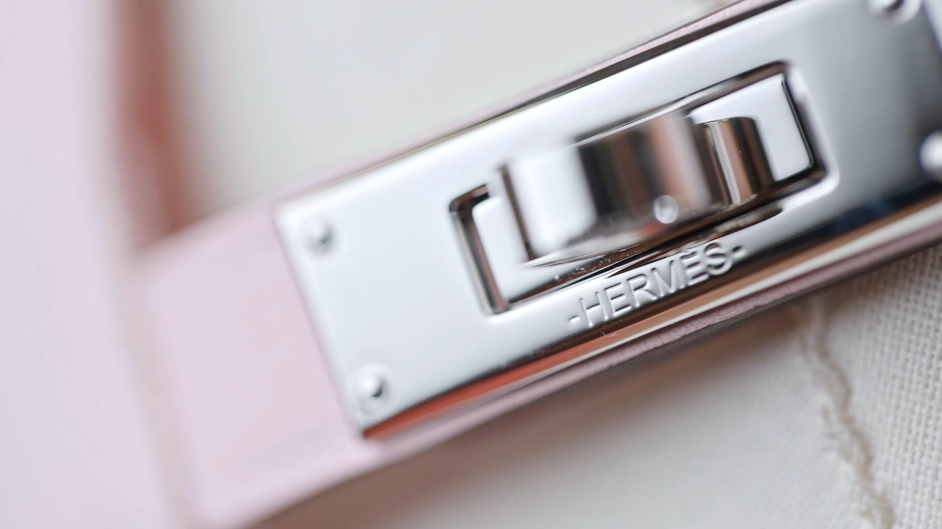 HERMÈS - LA CASQUETTE TESS KELLY