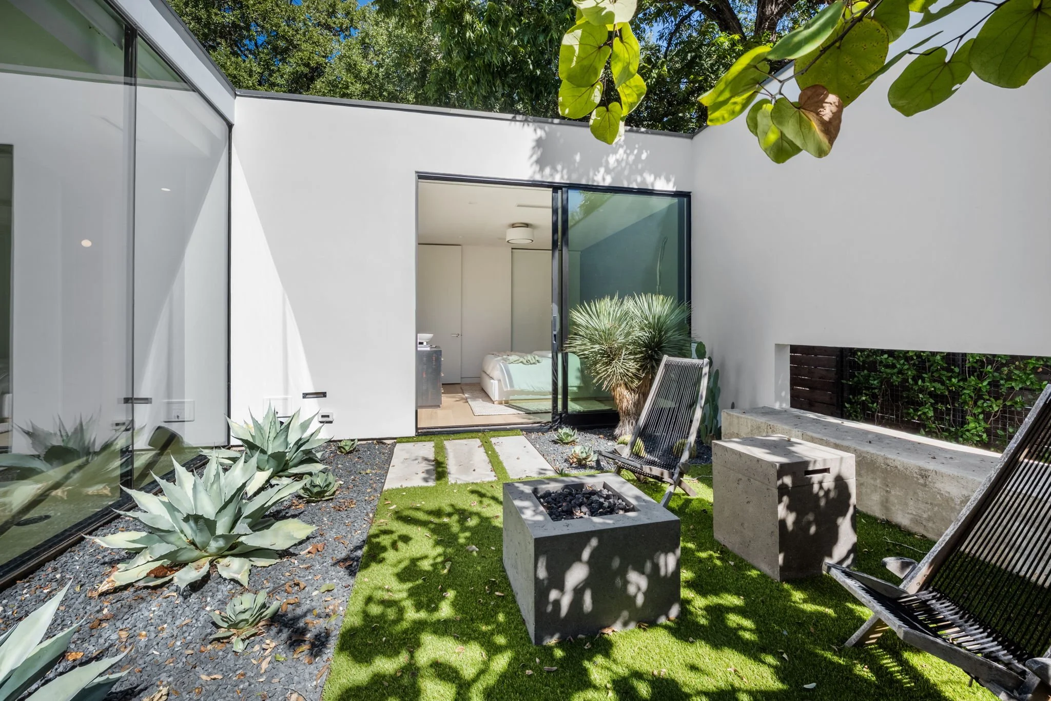 4-web-or-mls-701 ELIZABETH 4.jpg