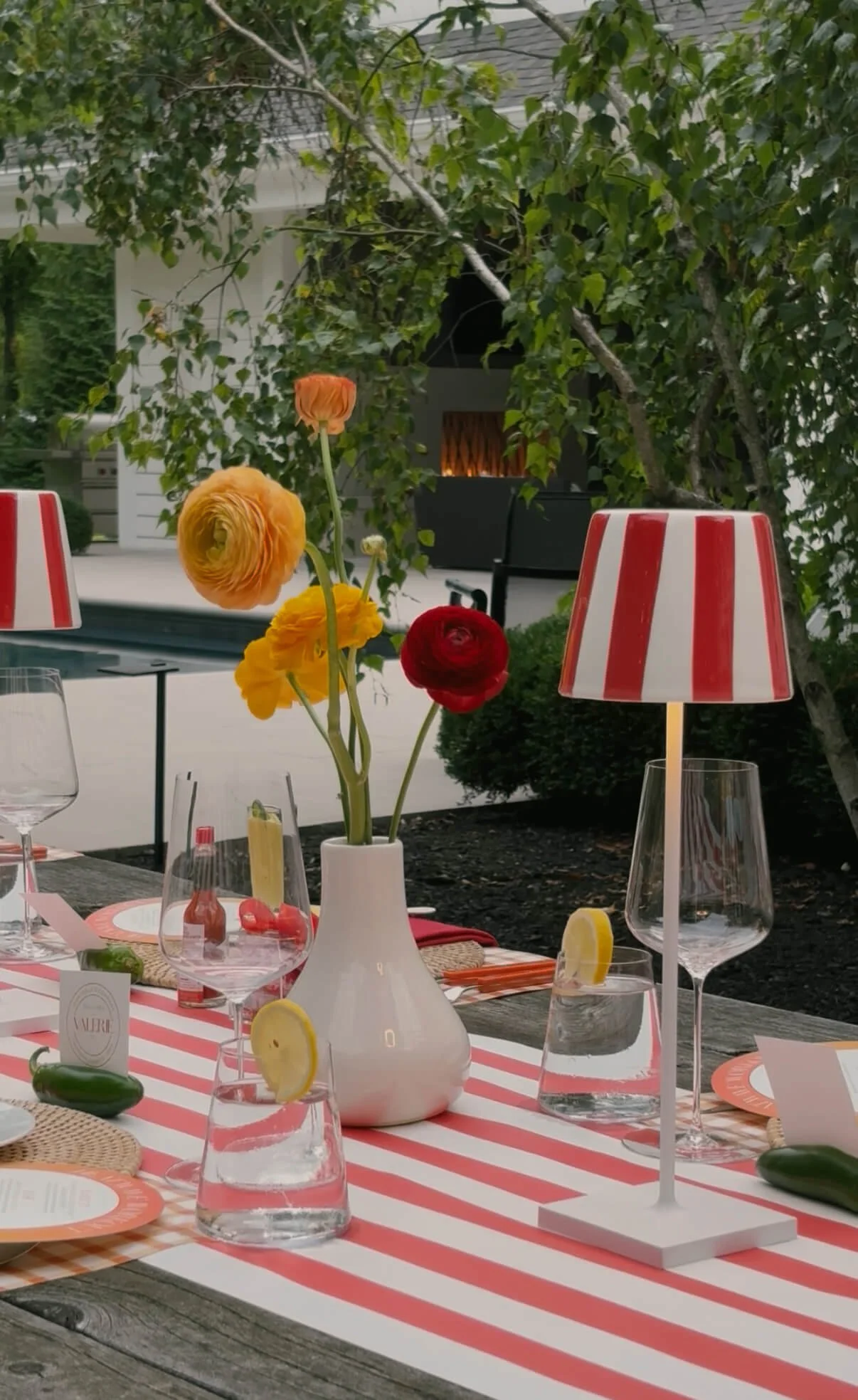 summer-details-hosting-table-tablescape-design.jpeg