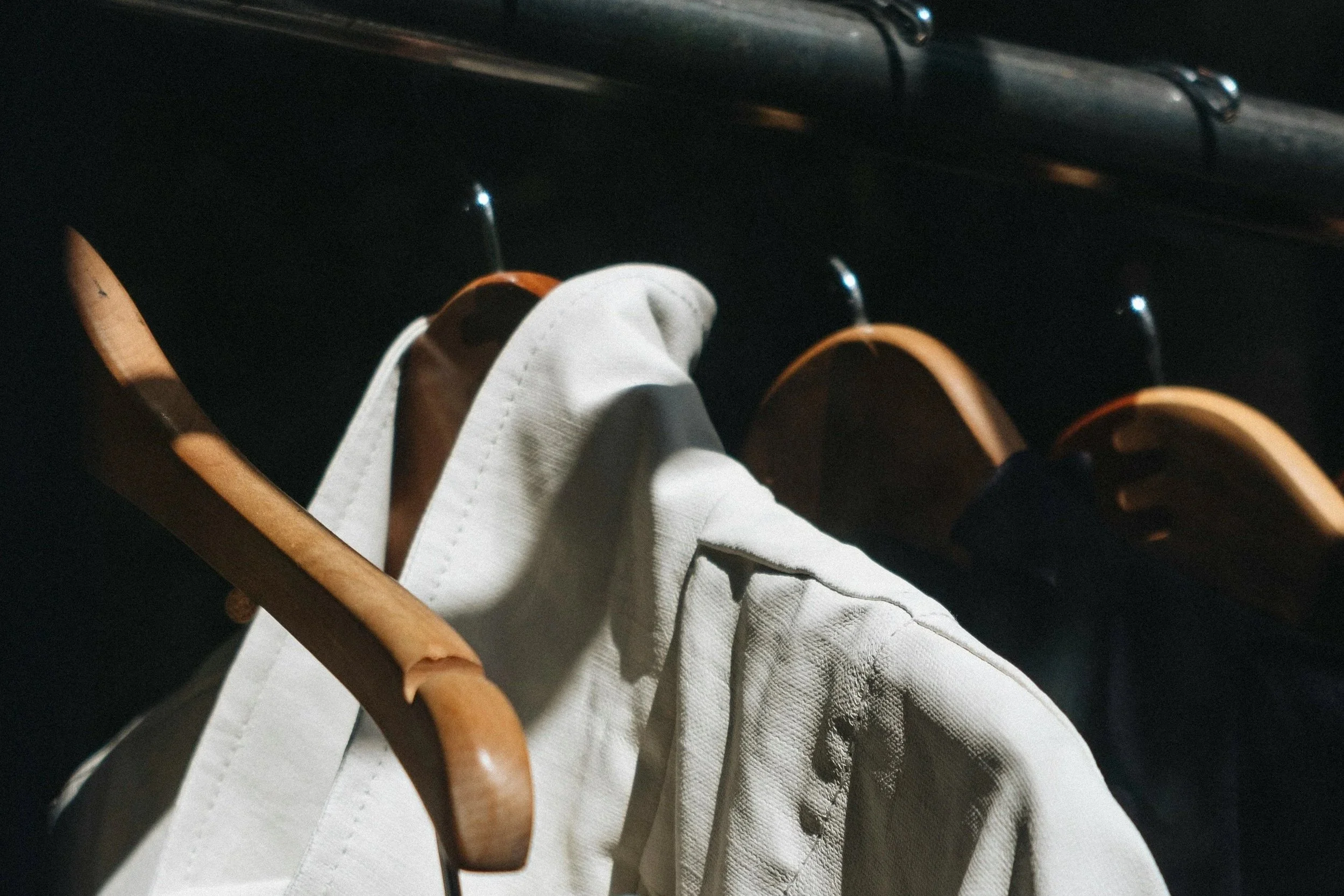 How to dress better men capsule wardrobe