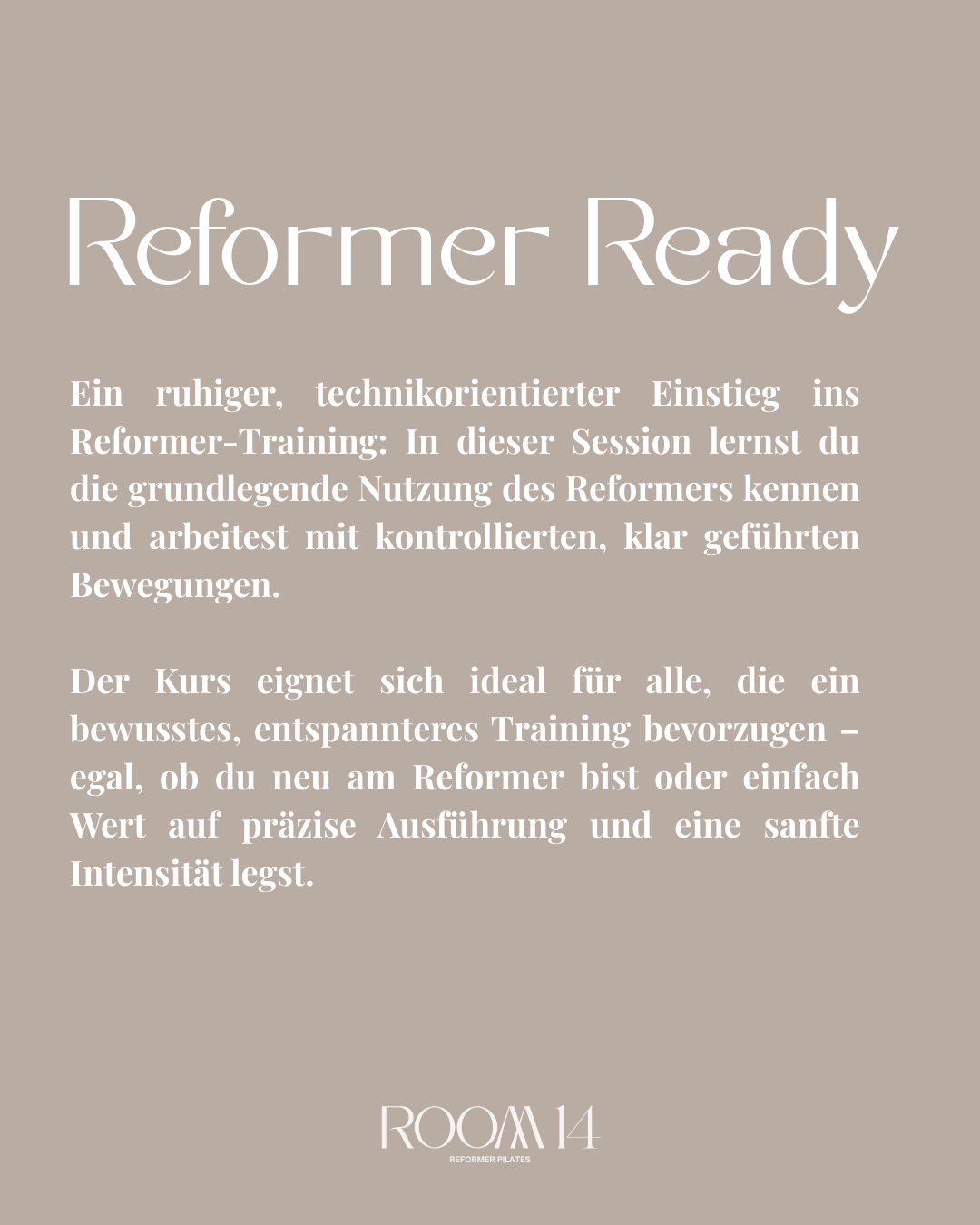 Text auf einem Behandlungs- oder Kursbanner mit Informationen zu einem Reformer-Training, das für Anfänger geeignet ist, mit der Überschrift 'Reformer Ready' und einem kleinen Logo unten 'ROOM 14 Reformer Pilates'.