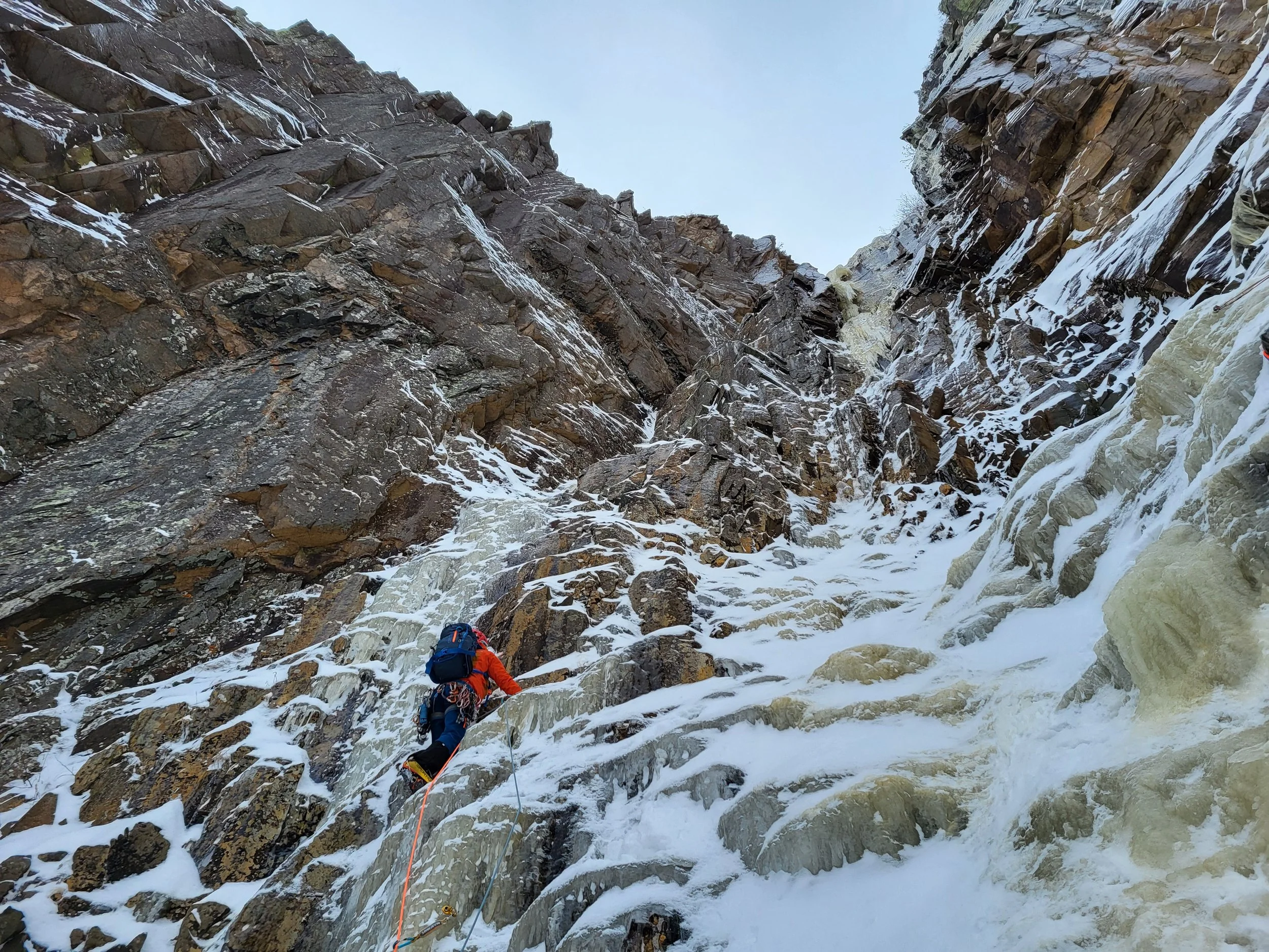 Climbers ascending the Black Dike on Cannon Cliff