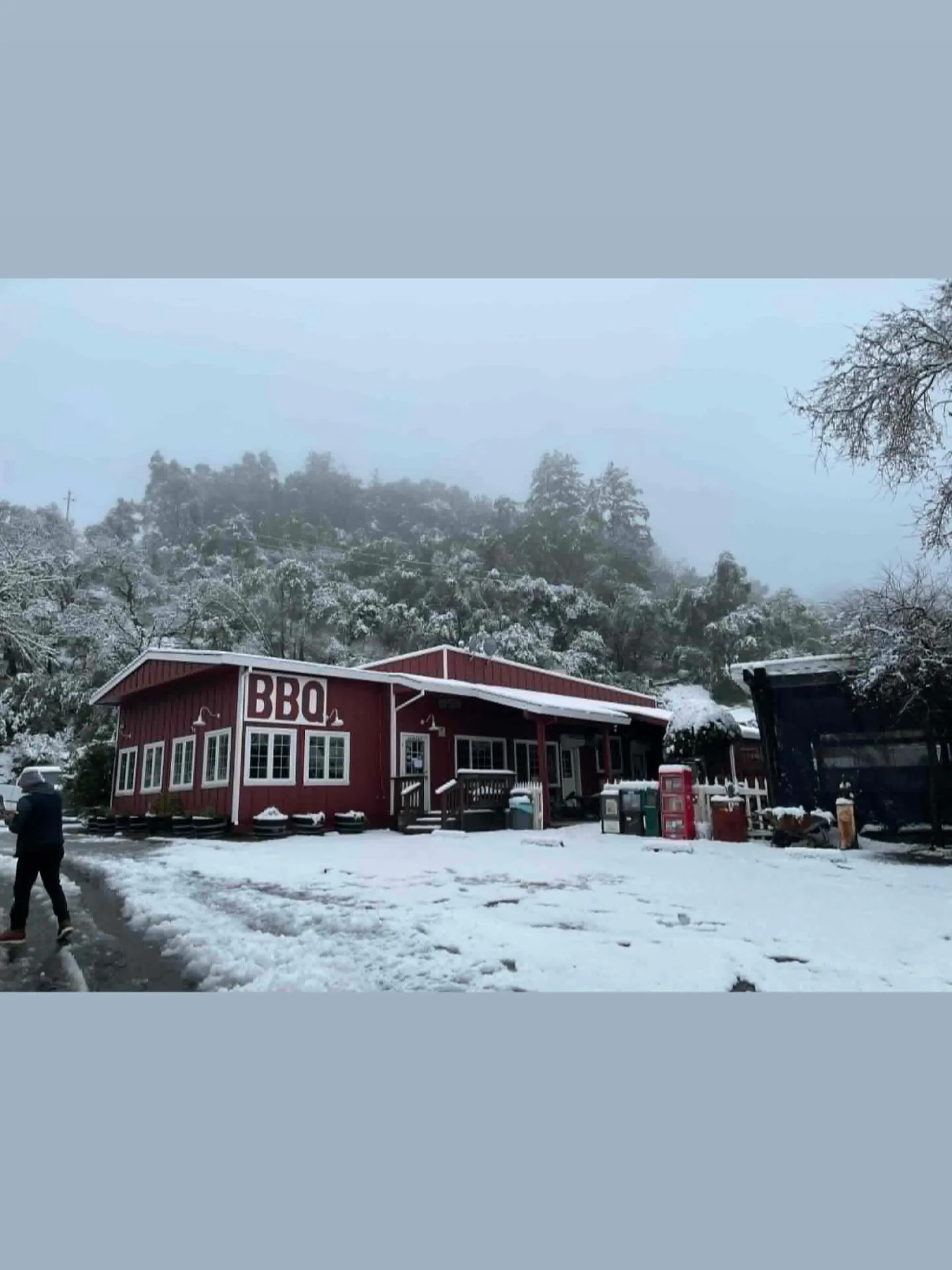 In a winter wonderland #merrychristmaseveryone #cloverdale #hamburger #holiday