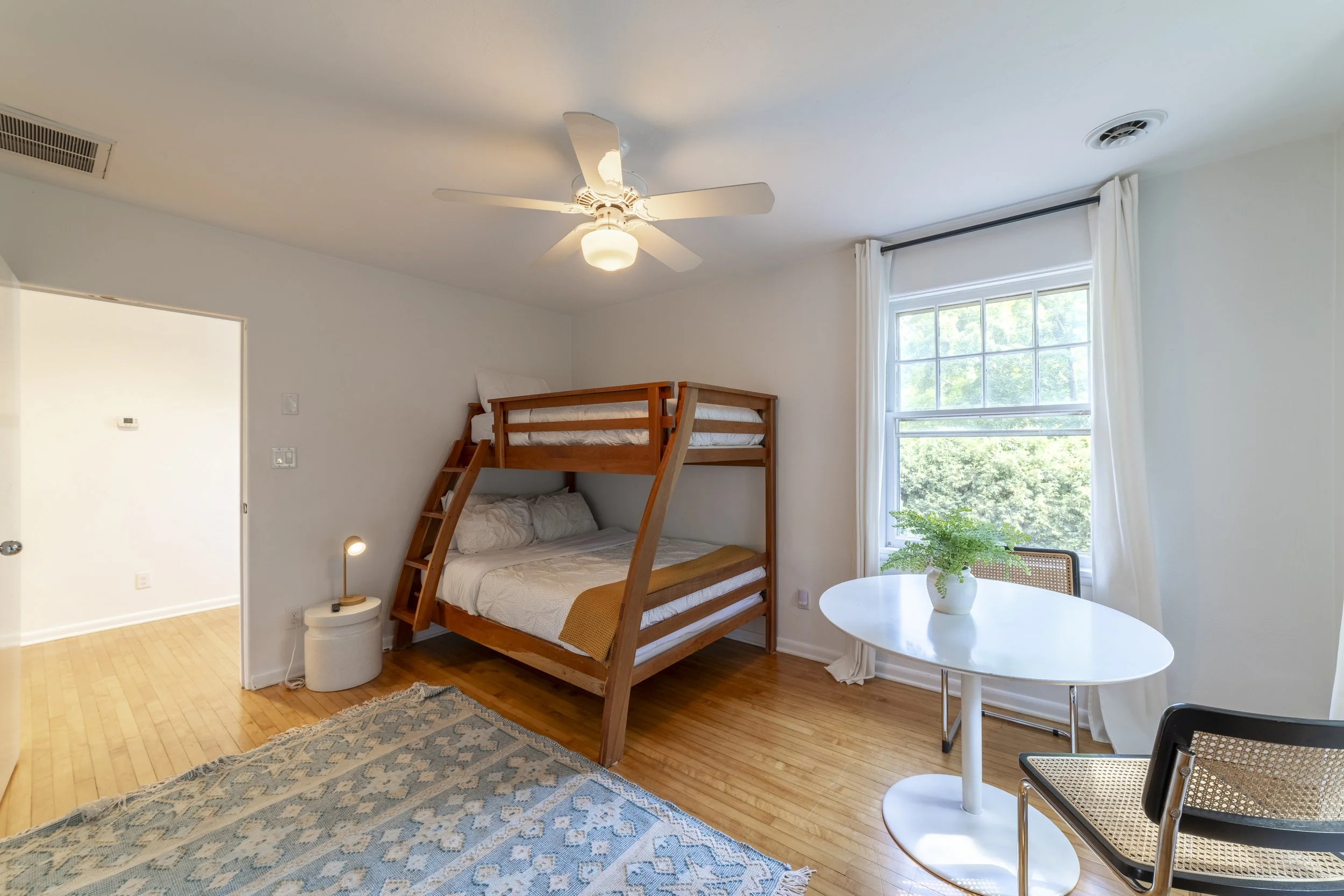 ISecondBedBrowntown0040.jpg