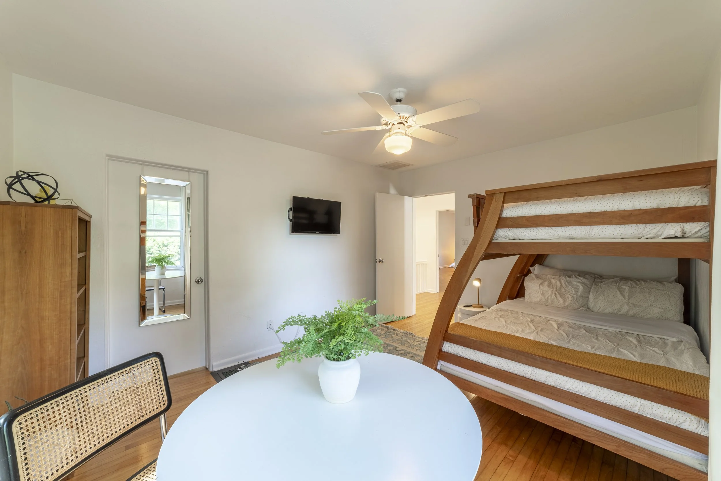 ISecondBedBrowntown0041.jpg