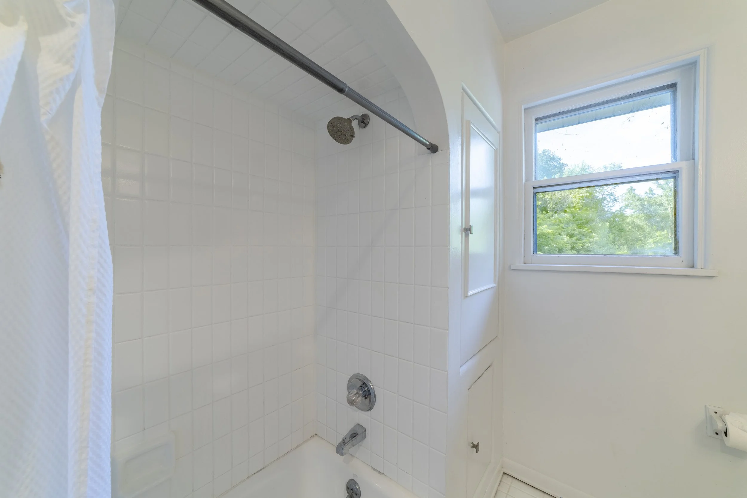LUpperBathBrowntown0033.jpg