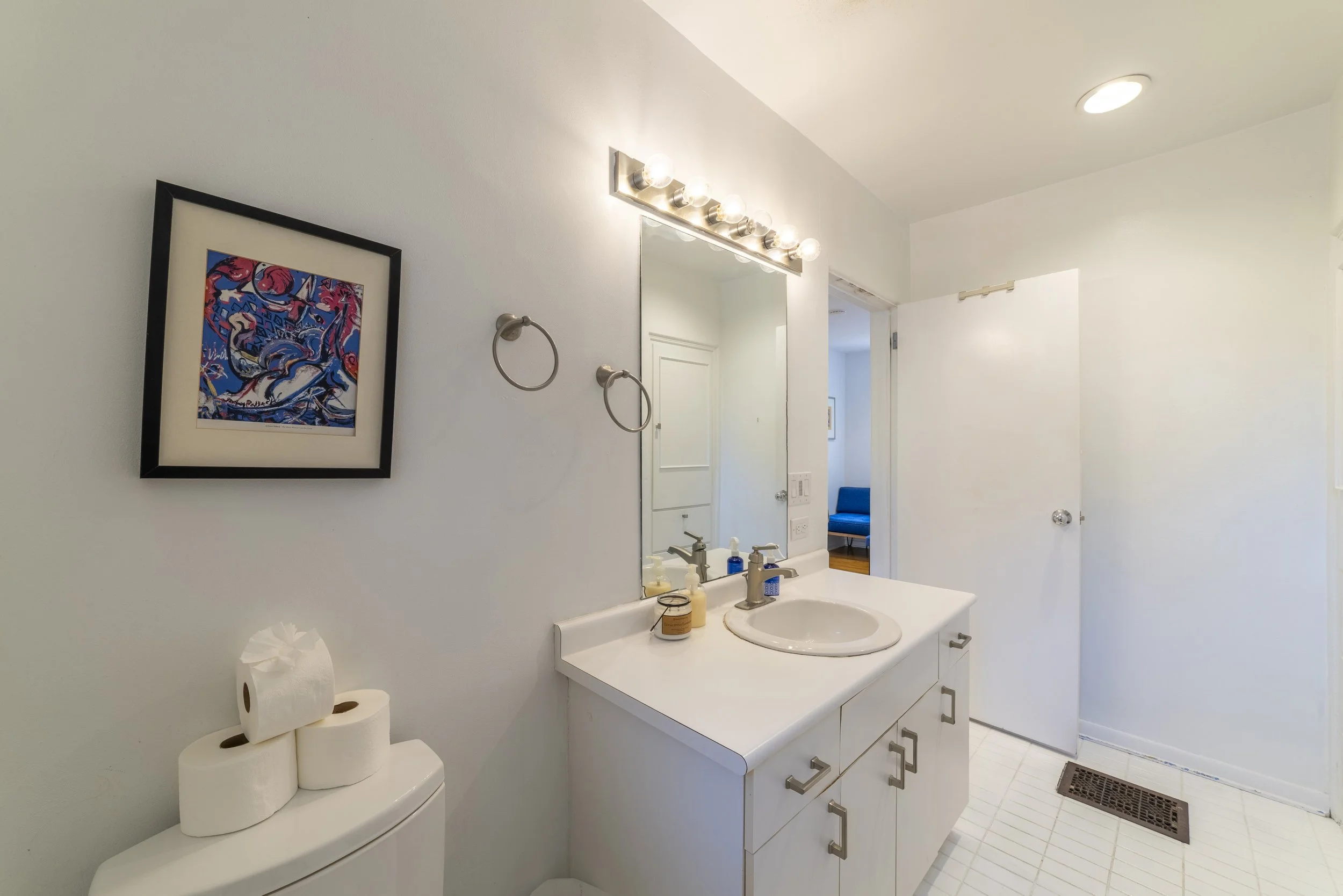 LUpperBathBrowntown0034.jpg