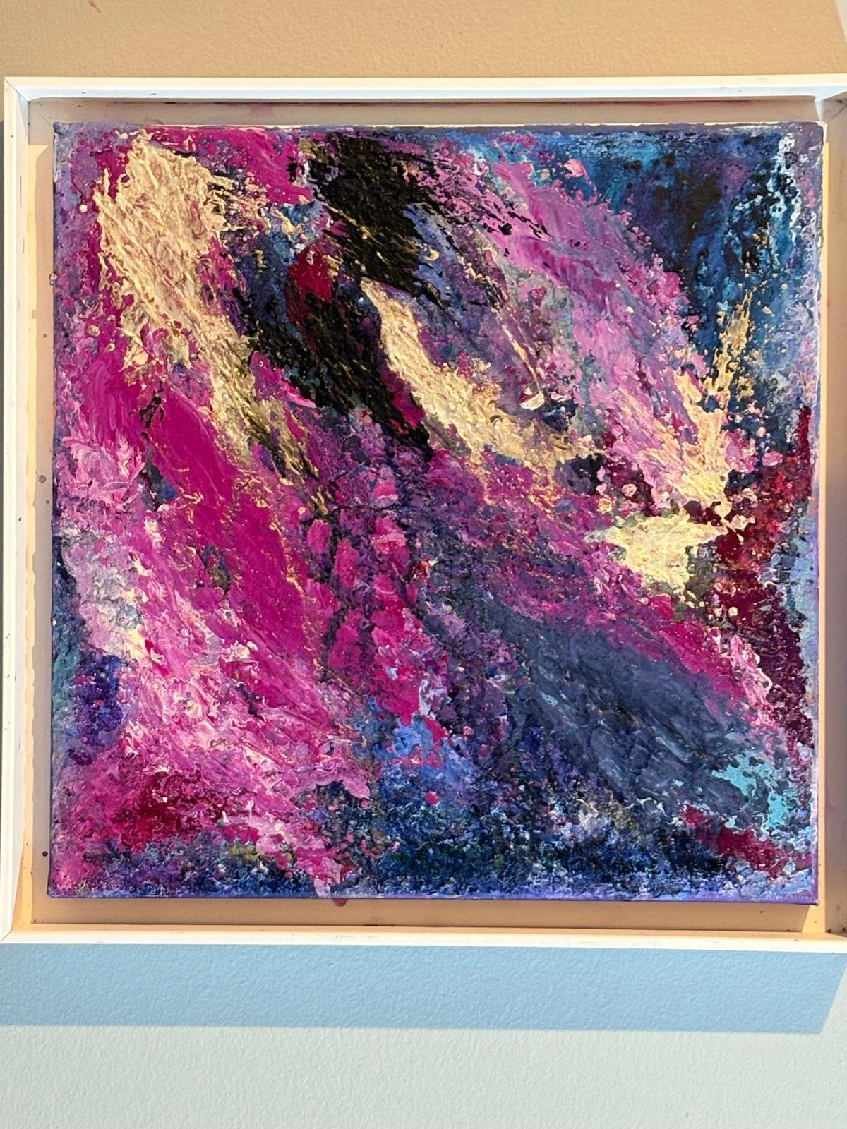 Title : “Flowing Wine”
Size: 34 x 34 cm (Framed)
Mixed media