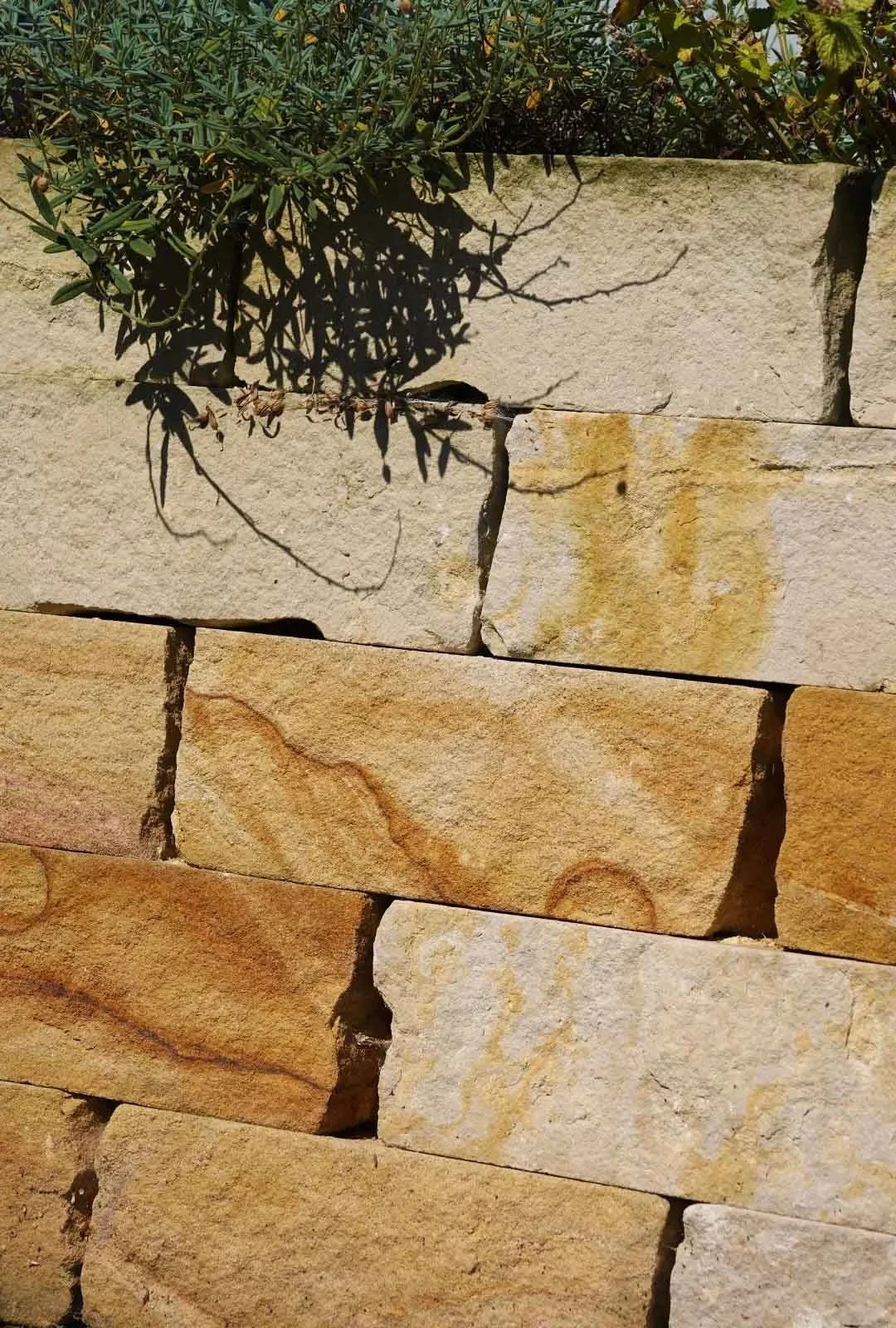 Trockenmauer aus Sandstein