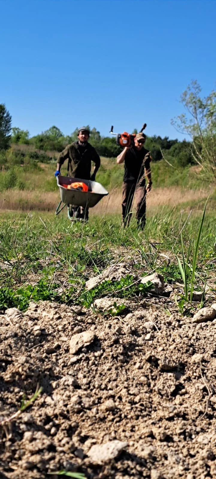 Gartenpflege - bei der Arbeit