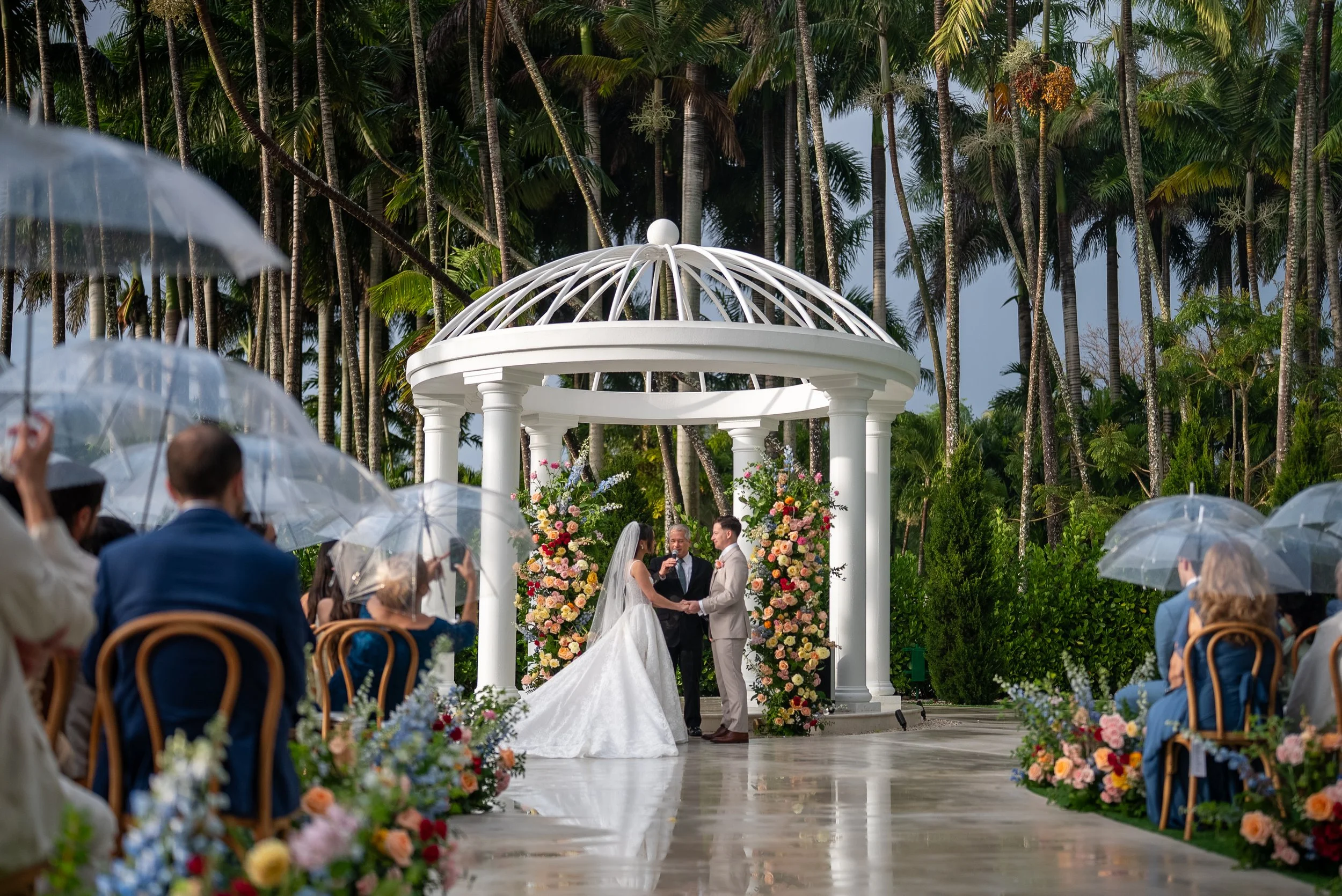 Outdoor wedding ceremony at Gran Paraiso Gardens in Miami