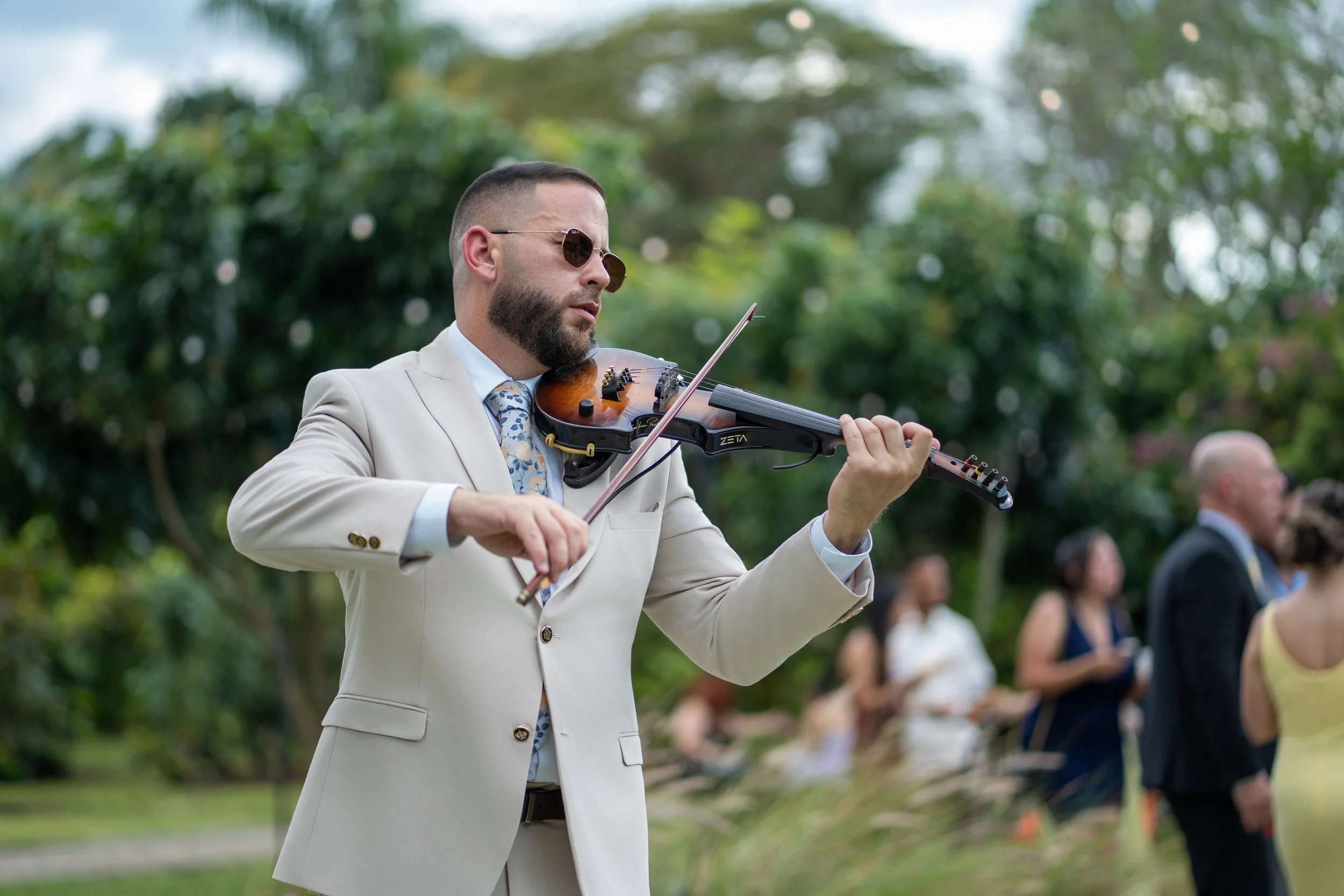 Live violin music during wedding cocktail hour at Cinco Farm Gardens