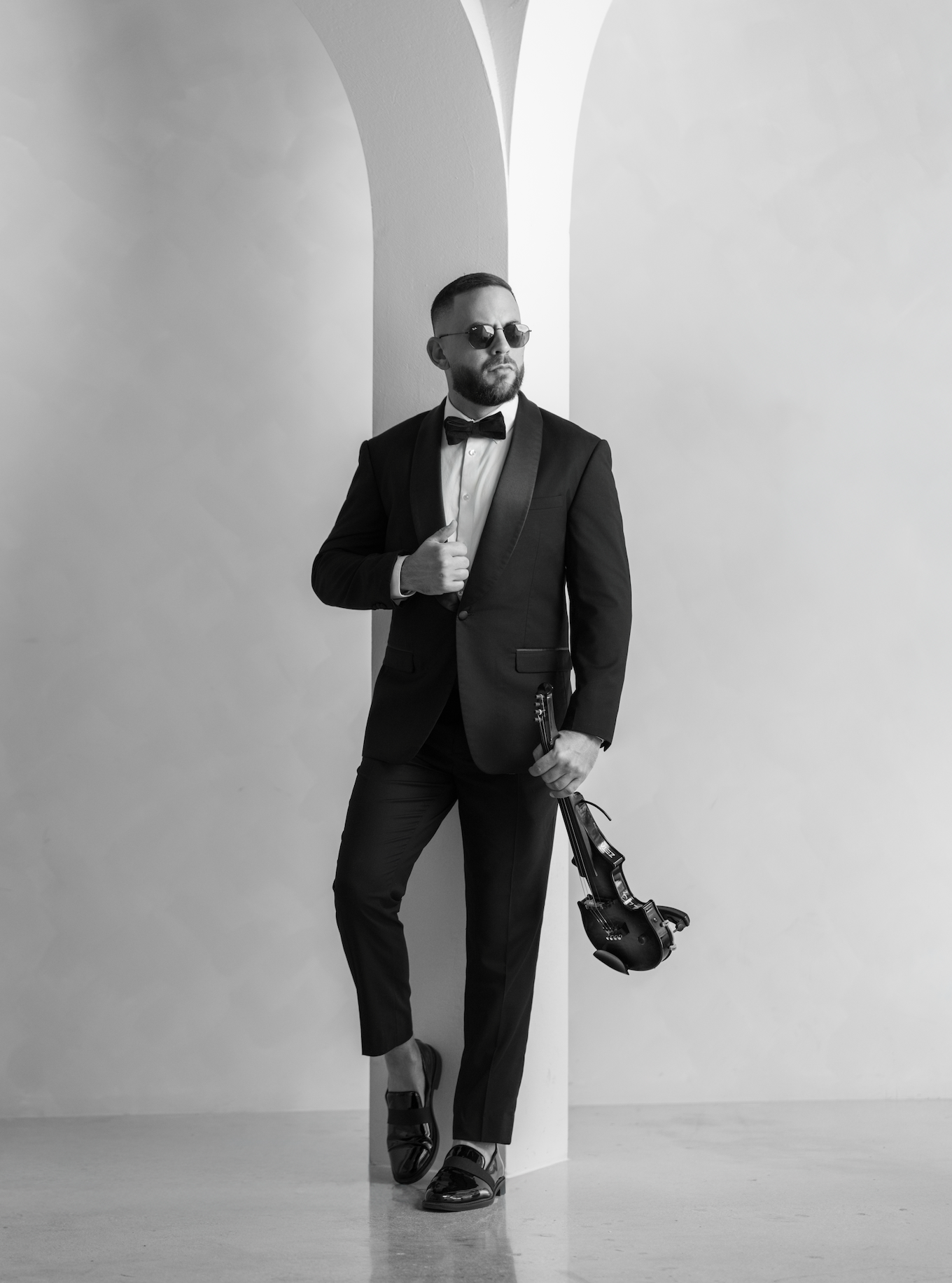 Ronny Moreno, professional wedding violinist in Miami, performing elegant live violin music for luxury events.