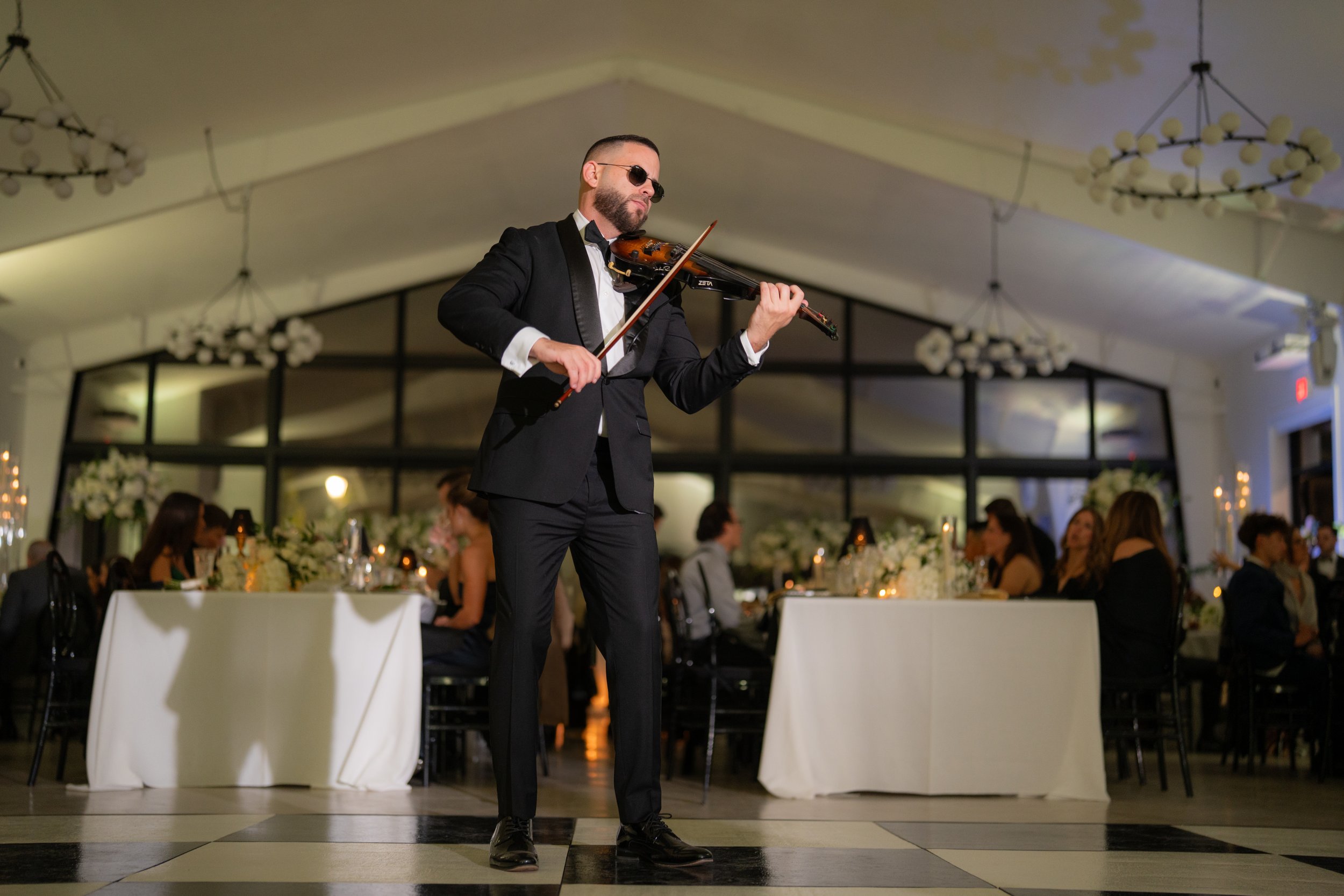 Live violin performance during a luxury wedding reception in Miami