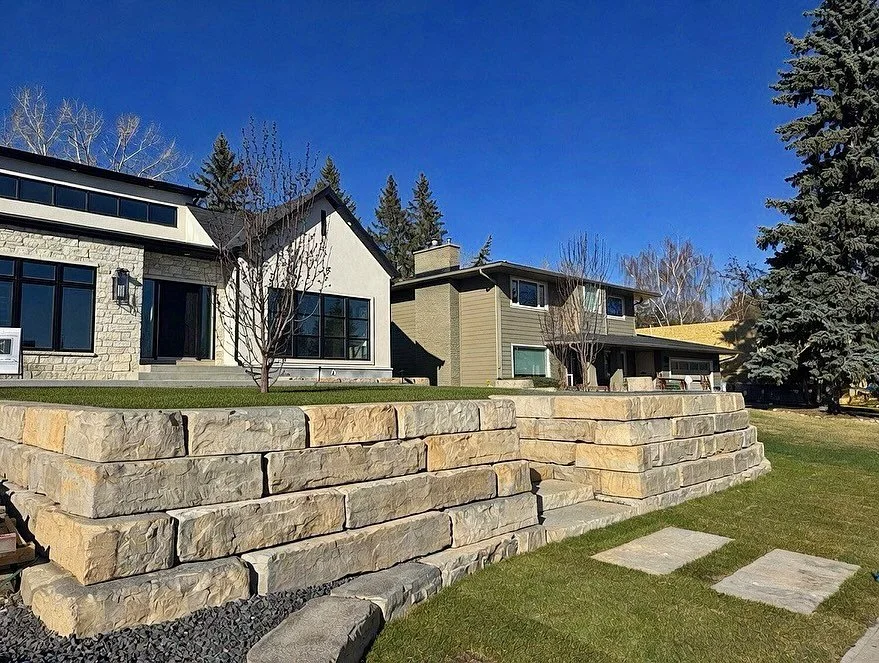 Every line intentional. Every stone placed with purpose.
A modern retaining wall with just enough natural character to make it feel alive. &bull; Barkman Rosetta Grand Wall ⚒️ 
.
.
&bull; Booking 2026 #CookItUp
.
.
#yyc #calgary #yyclandscaping #calg