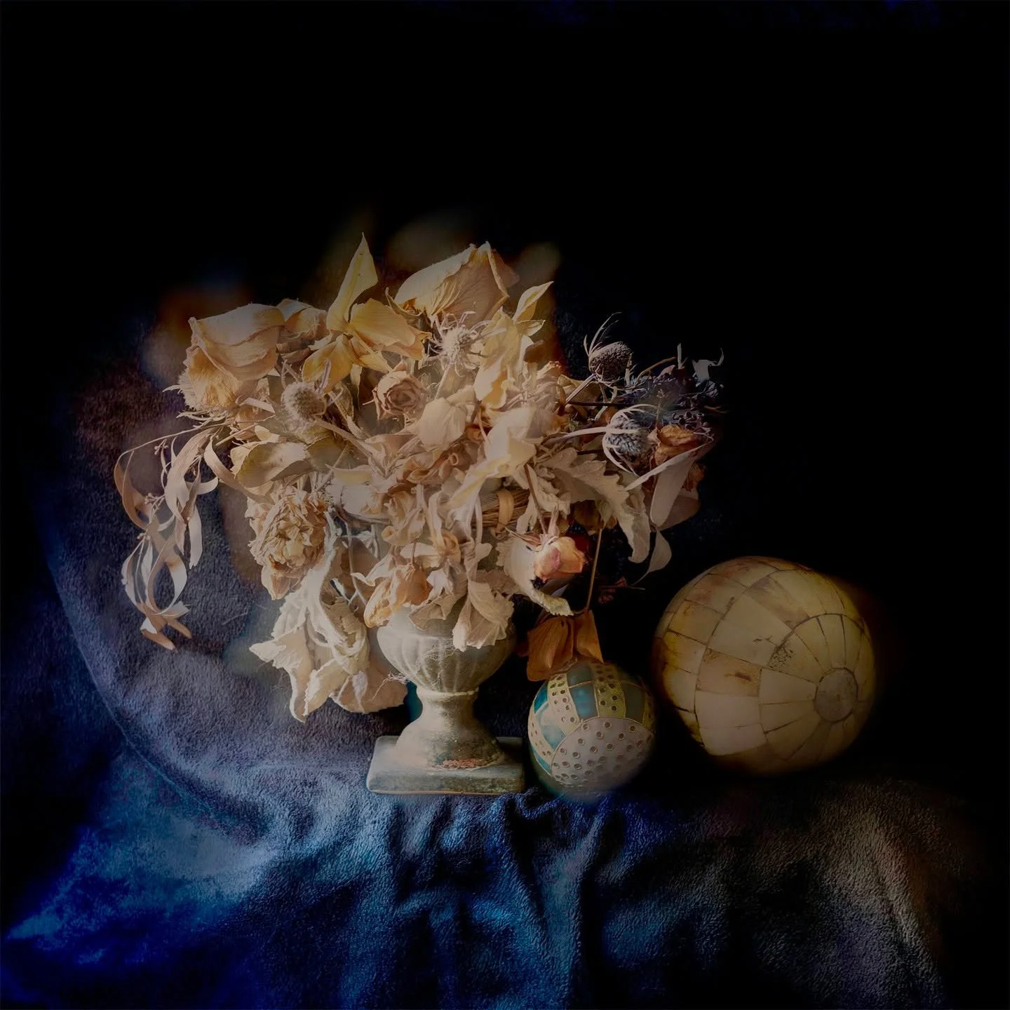 Still life inside. Snow outside. #digitalphotography #ortoneffect #orton