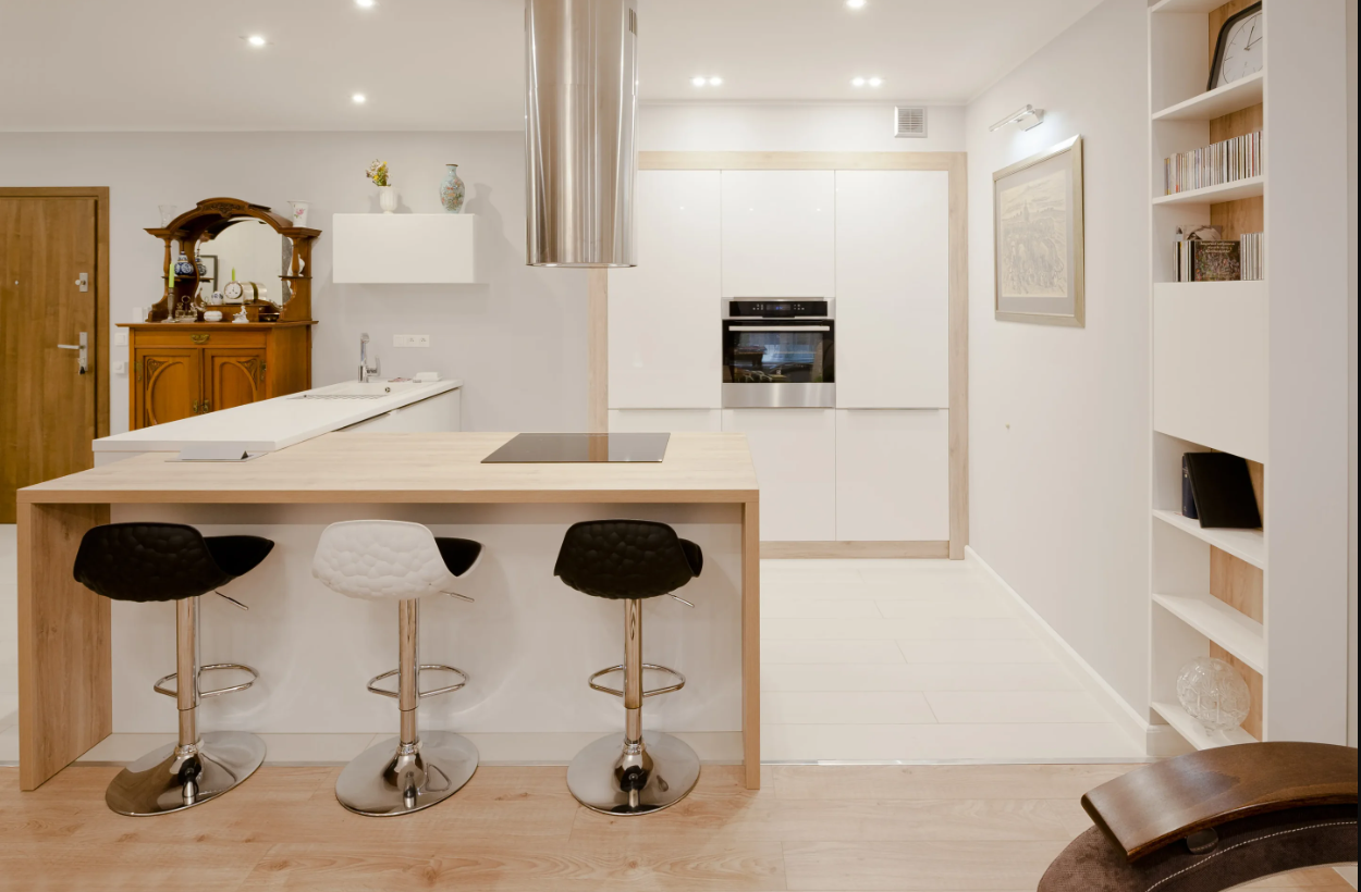 White glossy + white oak.png