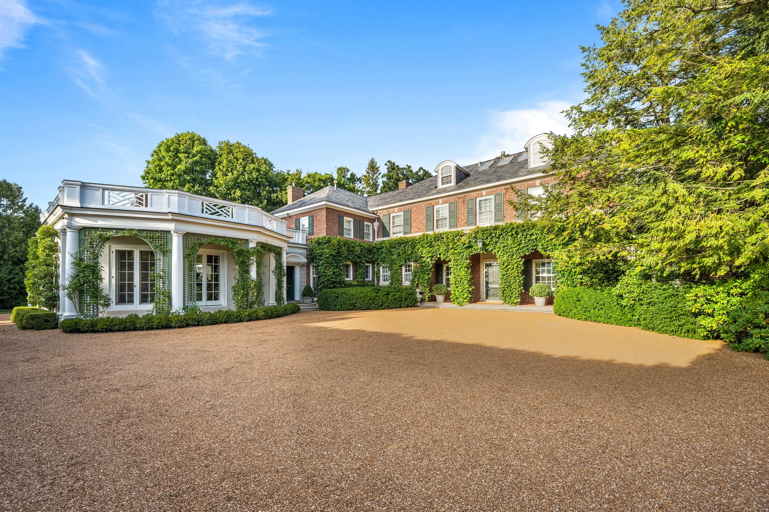 788 Woodland Rd, Lake Forest - Large historic estate on Chicago's Lake Michigan shores - For sale by Marina and Andy - Compass Chicago