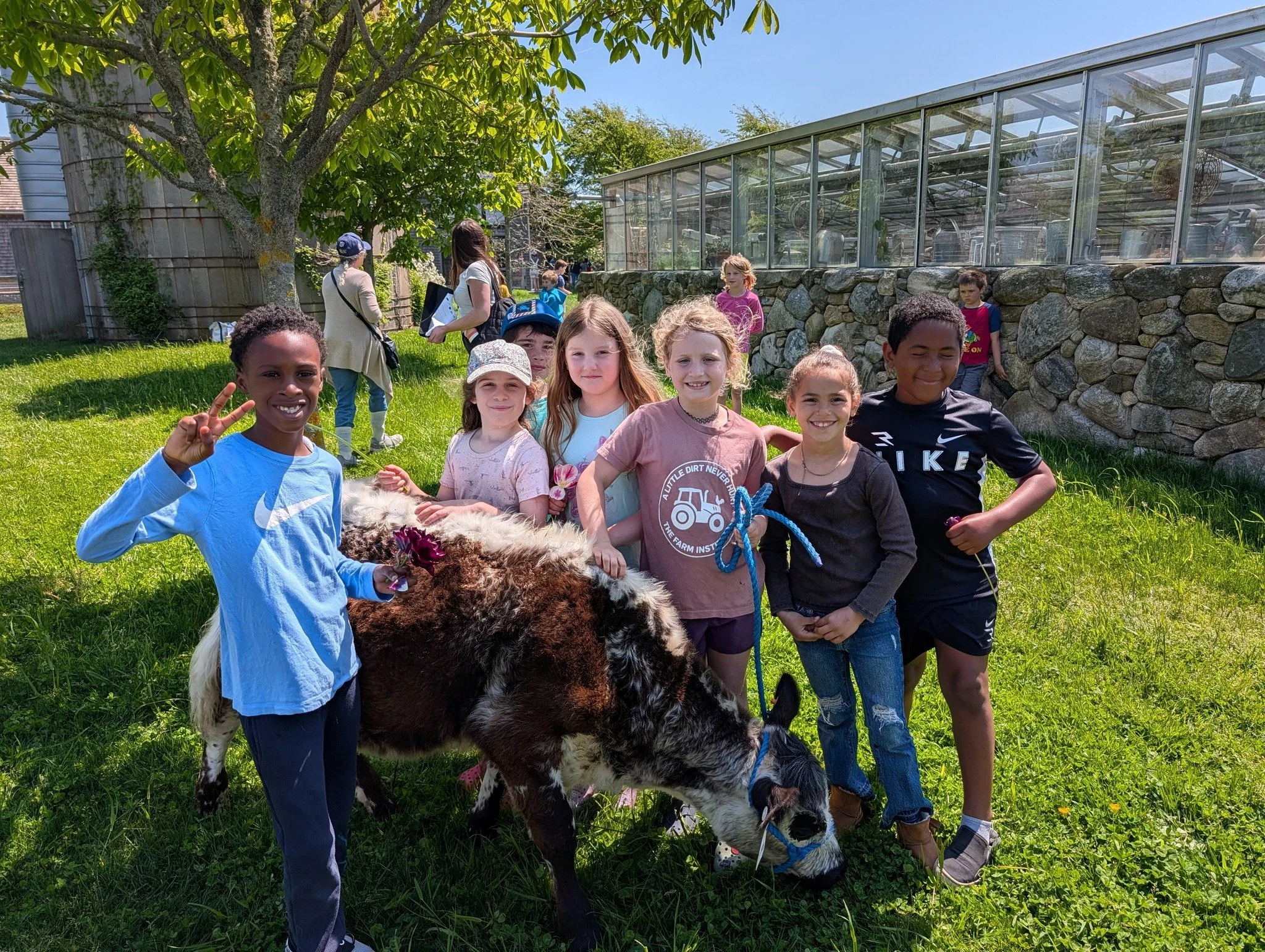 Last week, we welcomed 1st and 2nd graders from the Charter School @mv_public_charter_school for a field trip all about island economics, community work, and life on the farm. 🌱🐄

Students spent the morning interviewing our Garden Manager, Carla, a