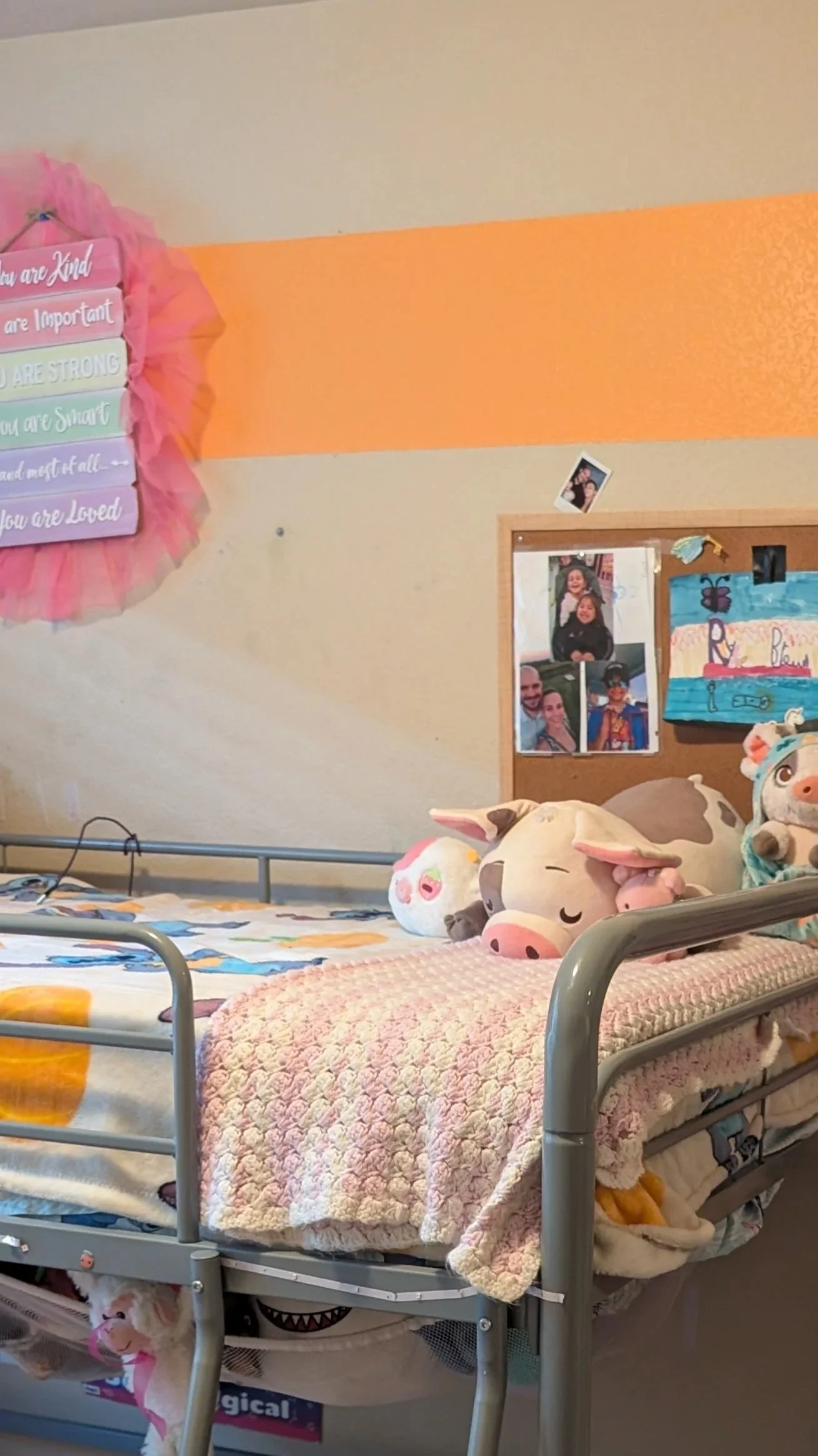 Girls Room, from chaos to comfort