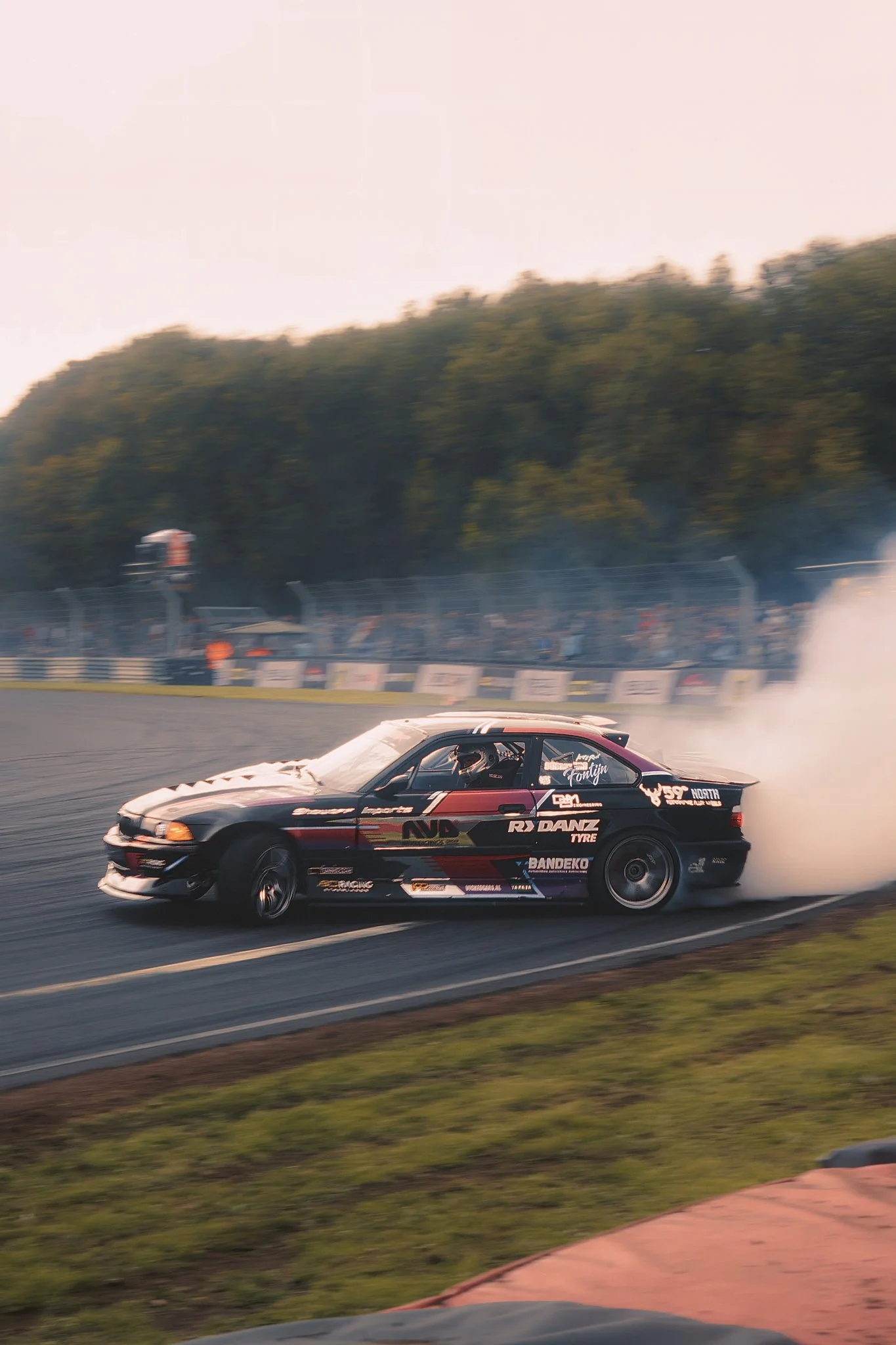 LZWorldTour020 copySUMMER_SPECTACULAR_RACE_DAY.jpg