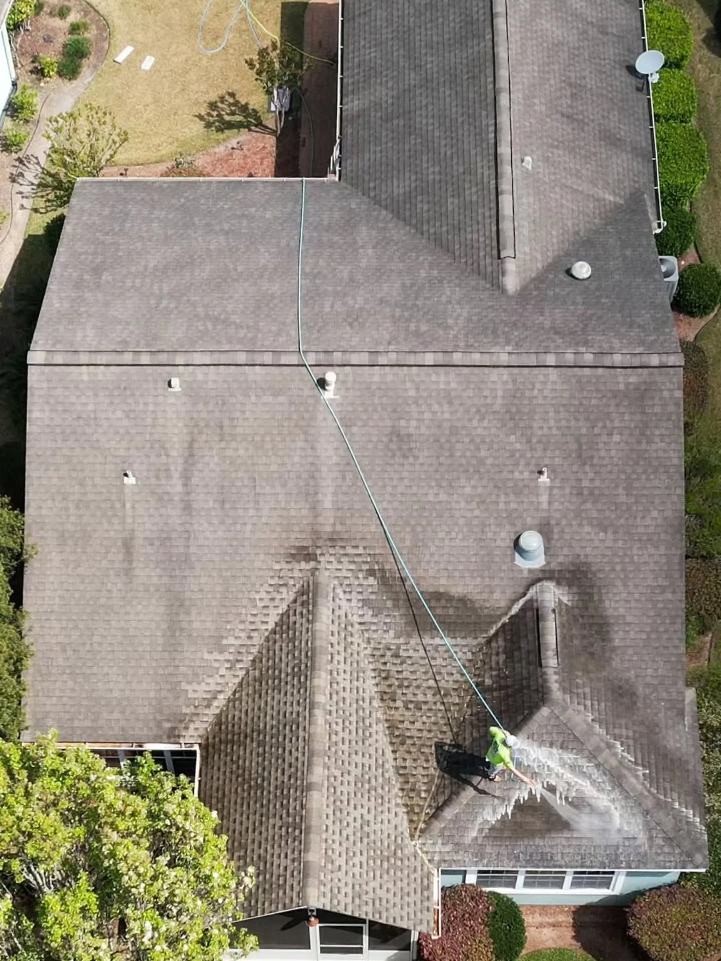 Watching years of buildup melt away ...

This never gets old ✨️🫧

👉 https://www.t2exteriors.com/contact 👈

#SunCityHiltonHead #RoofCare #SoftWashing #ExteriorCleaning #CurbAppeal LowcountryLiving T2Exteriors

T2 Exteriors, Inc. | 📍 Sun City
📱 84