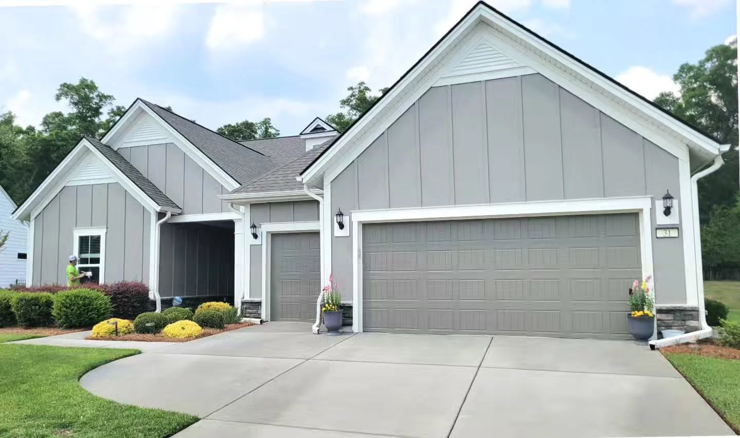🏡✨ Gorgeous home in The Haven, refreshed for spring.

☑️️Pollen gone.
☑️Driveway clean.
☑️Windows crystal clear.

🔗 https://www.t2exteriors.com/contact

#TheHaven #SpringRefresh #ExteriorCleaning #SoftWashing #CurbAppeal T2Exteriors

T2 Exteriors, 