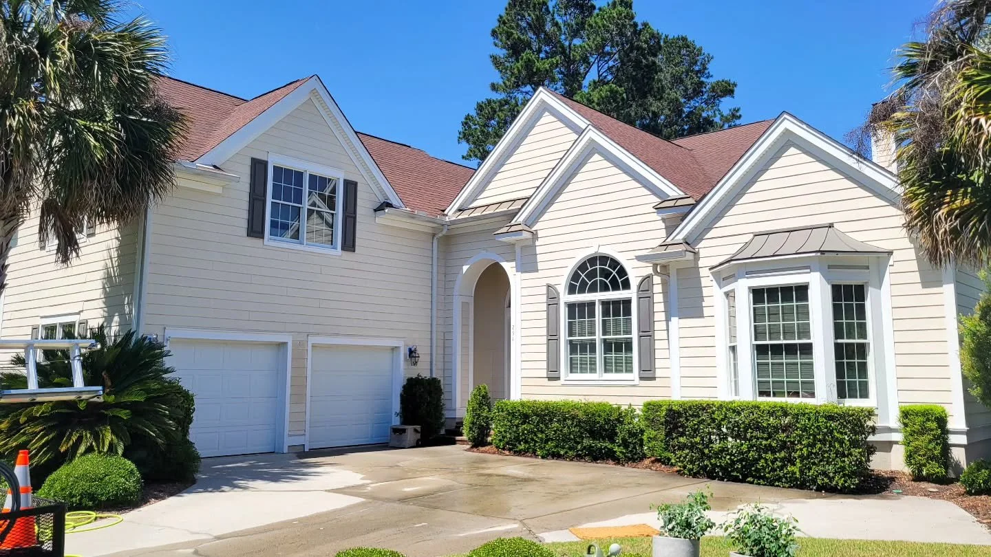 ✨💦🌴 Fresh wash, blue skies, and palm trees.

It was a good day in 𝙃𝙖𝙢𝙥𝙩𝙤𝙣 𝙃𝙖𝙡𝙡.

➠https://www.t2exteriors.com/contact

#HamptonHall #BlufftonSC #HouseWash #SoftWash #T2Exteriors

T2 Exteriors, Inc.&dagger;| 📍 Hampton Hall
📱 843-304-566