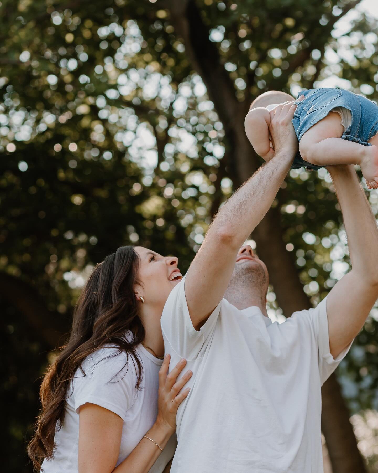 baby h is 6 months! 📸 shooting my friends in all life stages is something i&rsquo;ll cherish forever 🤍