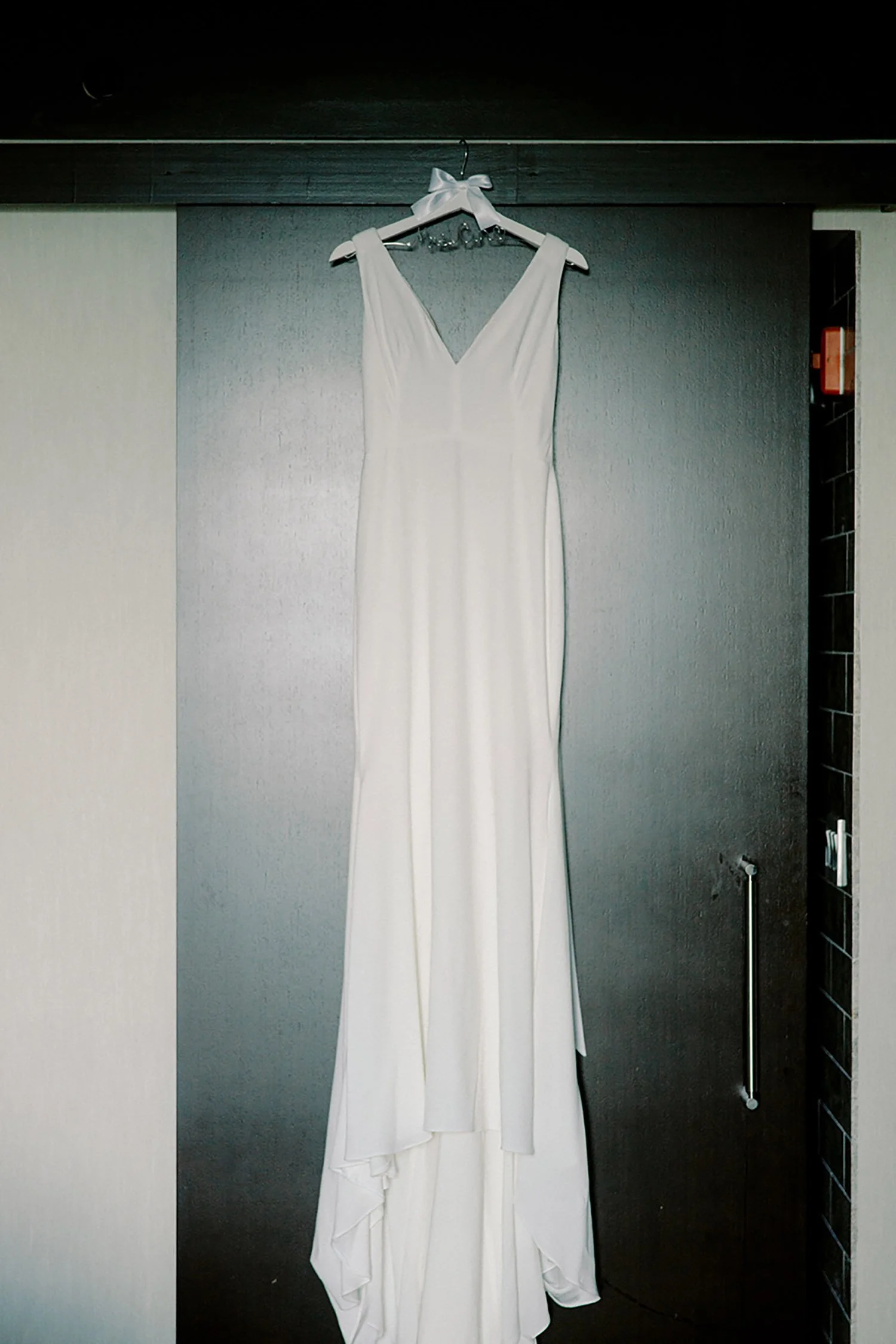 lowes-hotel-chicago-wedding-dress.jpg