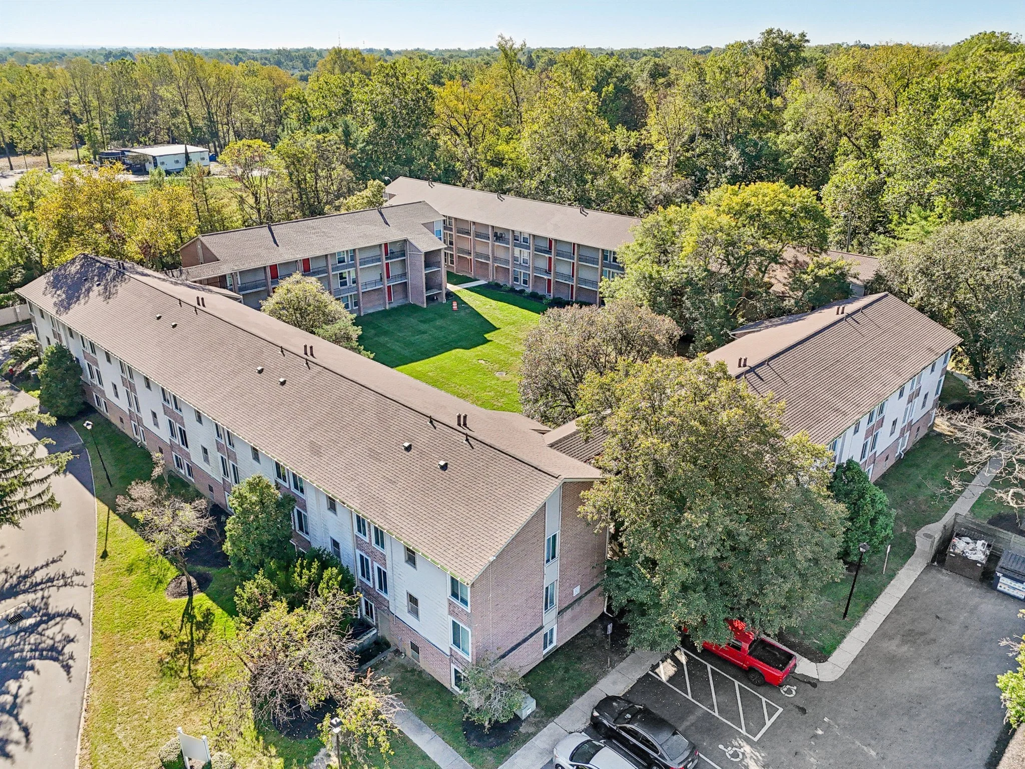 28-web-or-mls-Plane Tree Dr W-S0210-028.jpg