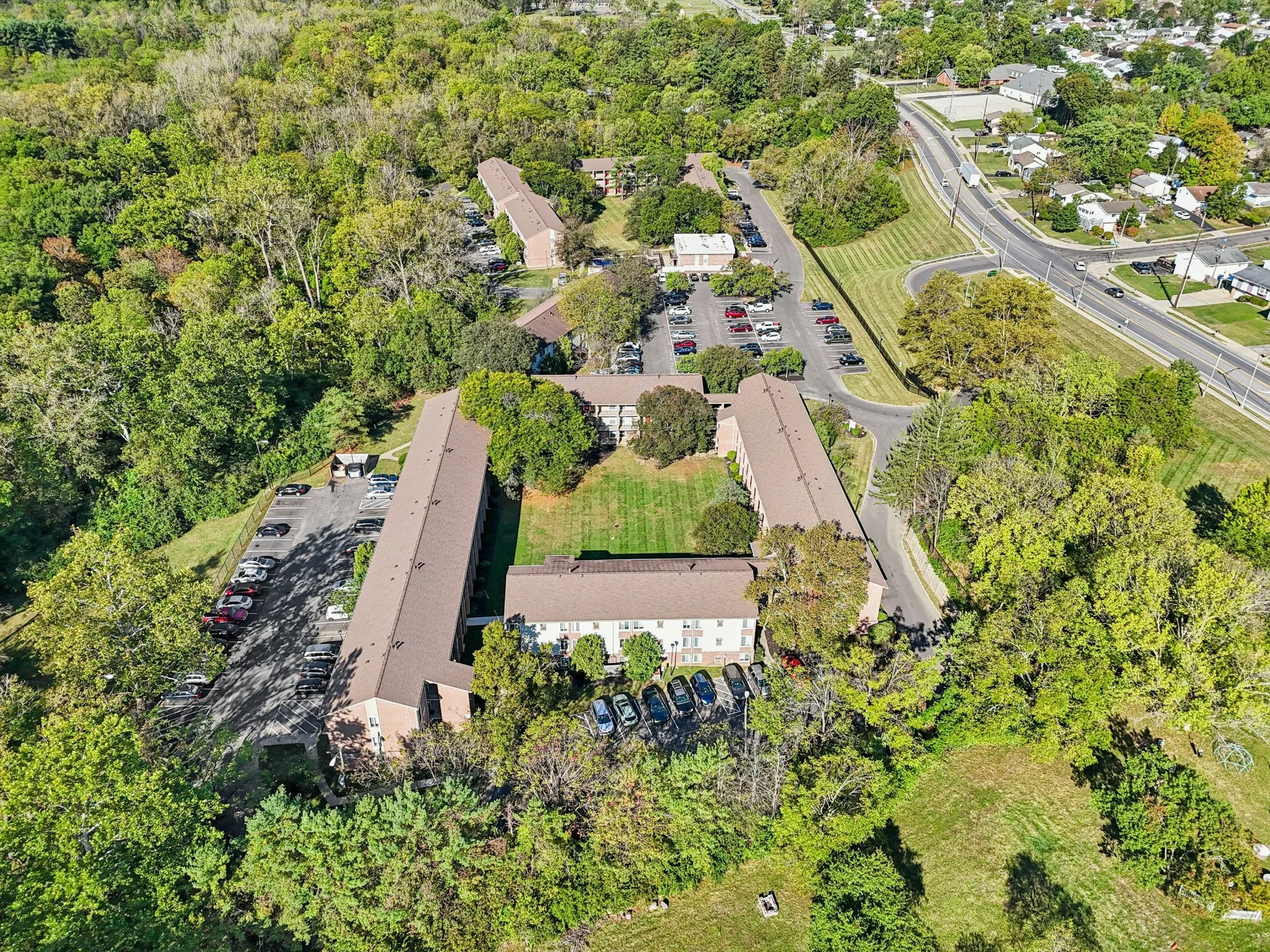 30-web-or-mls-Plane Tree Dr W-S0210-030.jpg