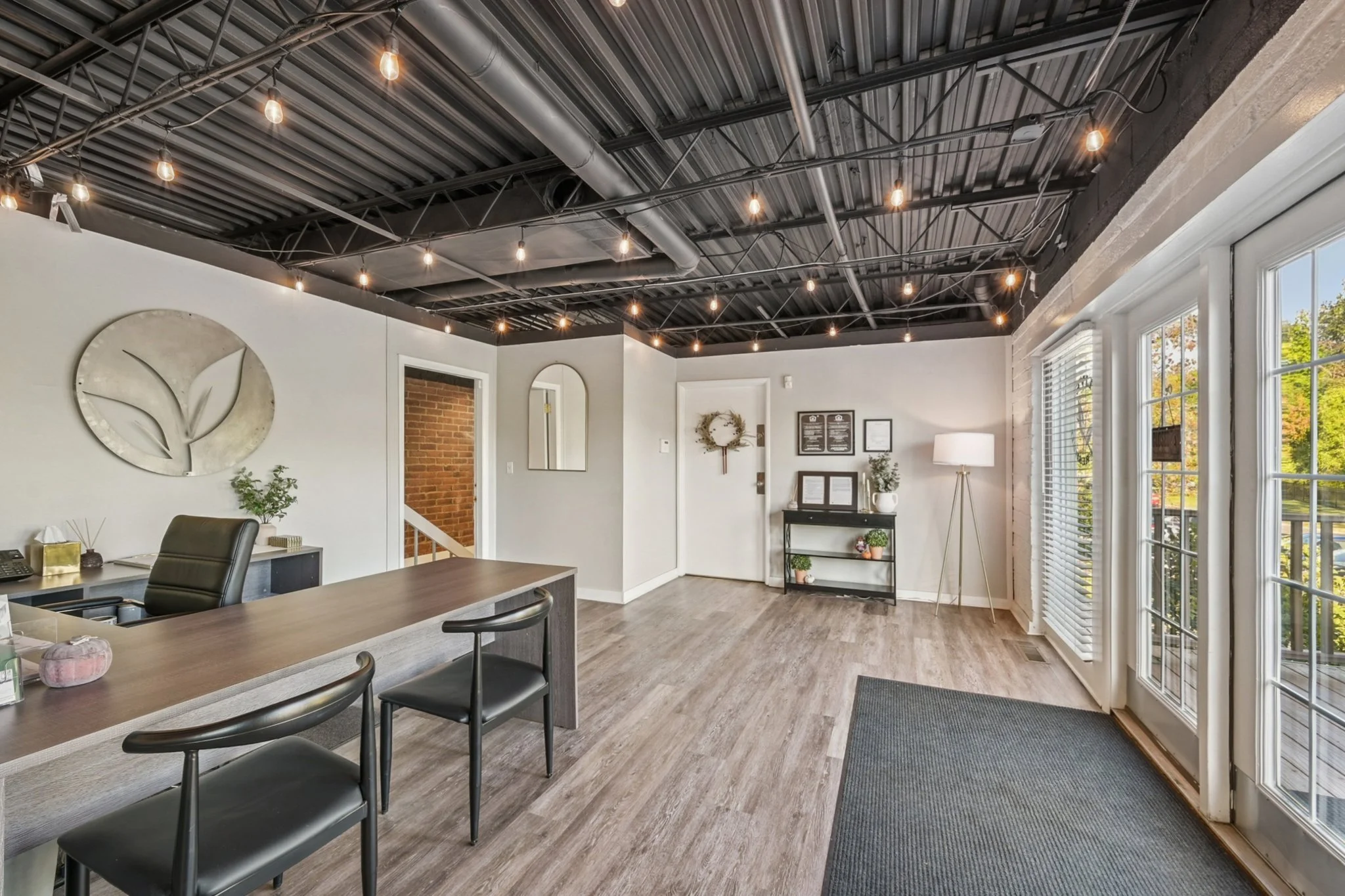 40-web-or-mls-Plane Tree Dr W-0210-908.jpg