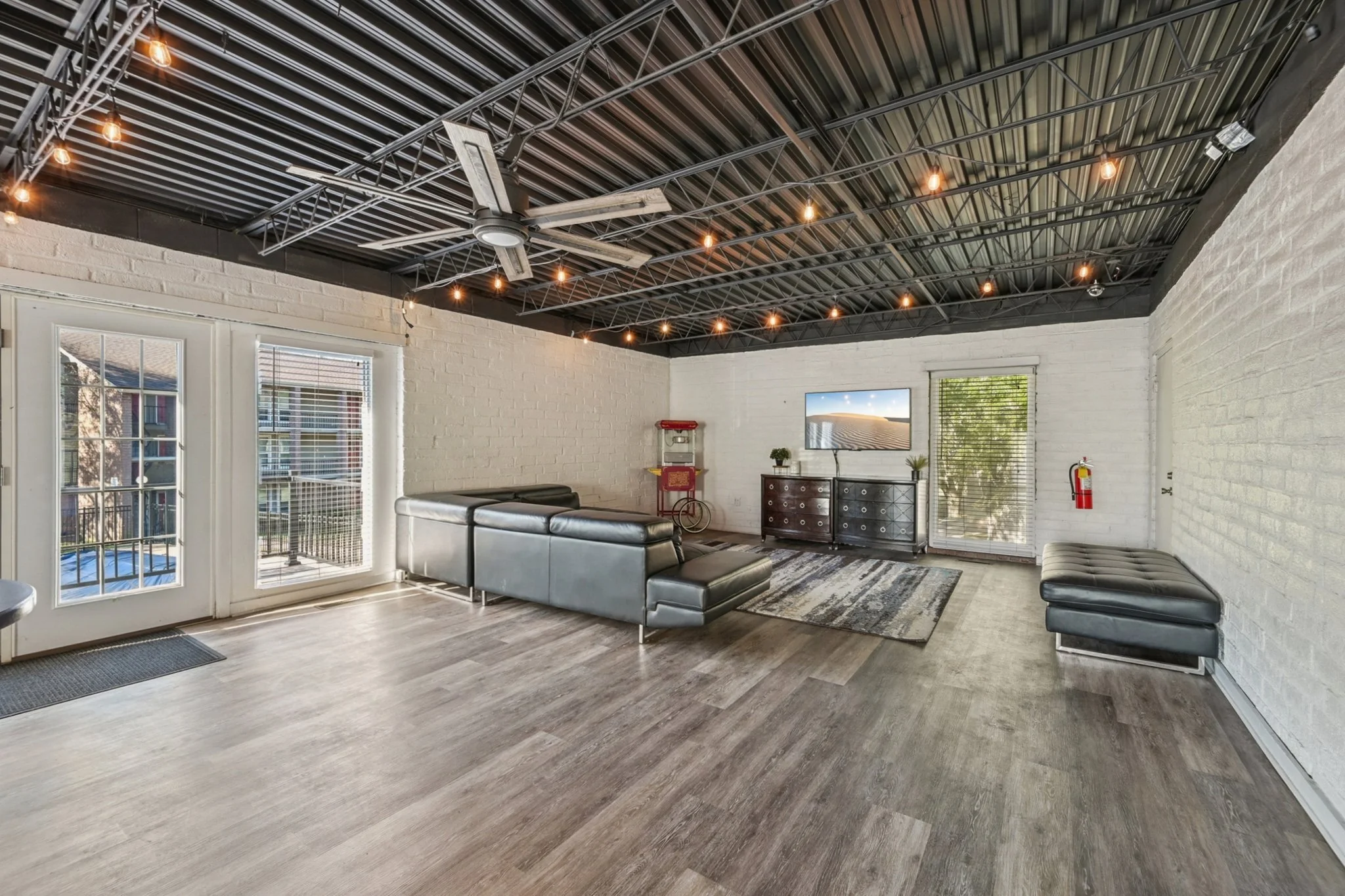 41-web-or-mls-Plane Tree Dr W-0210-909.jpg