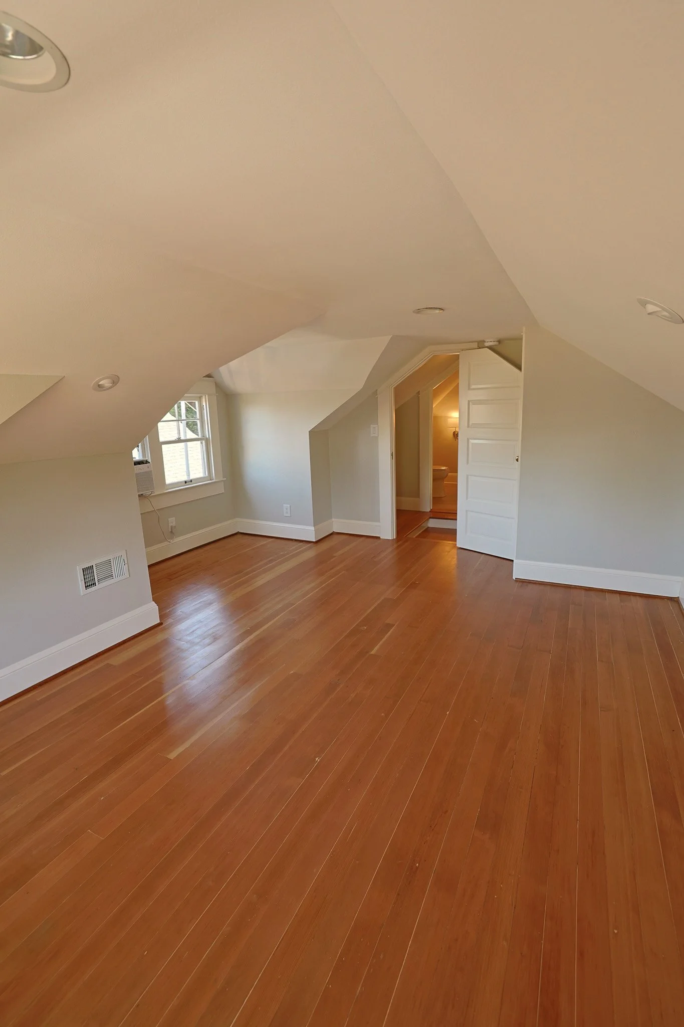 Threshold house rental pics-22.jpg