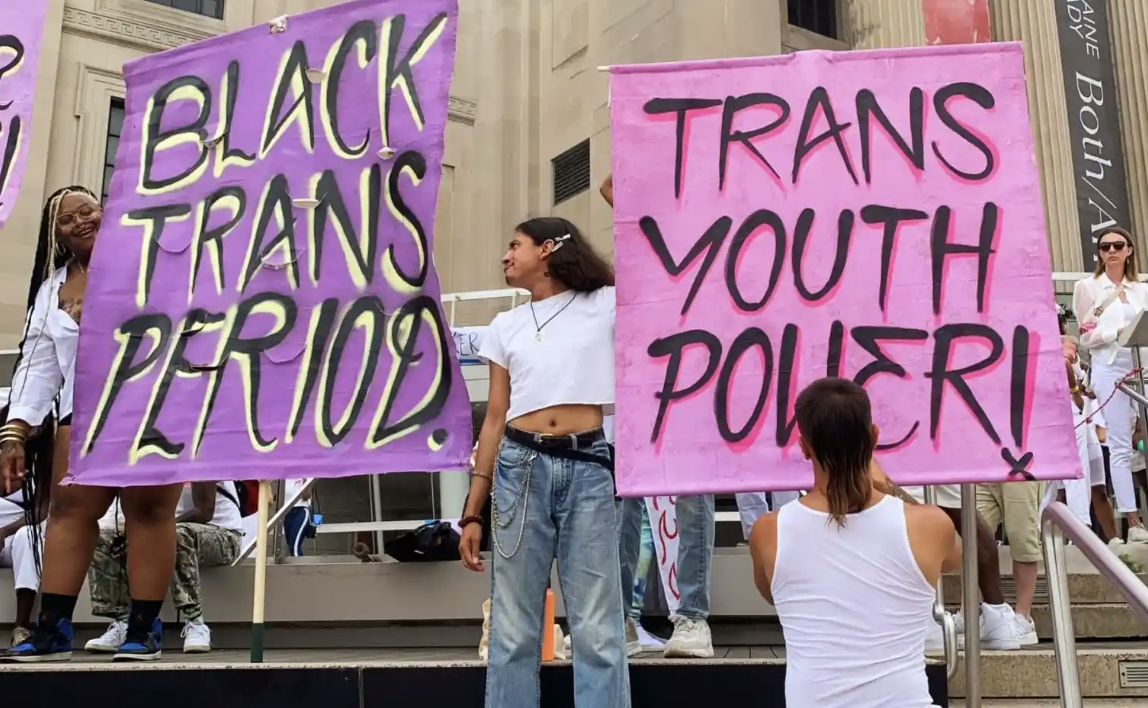 Thousands rally for rights of trans youth outside Brooklyn Museum