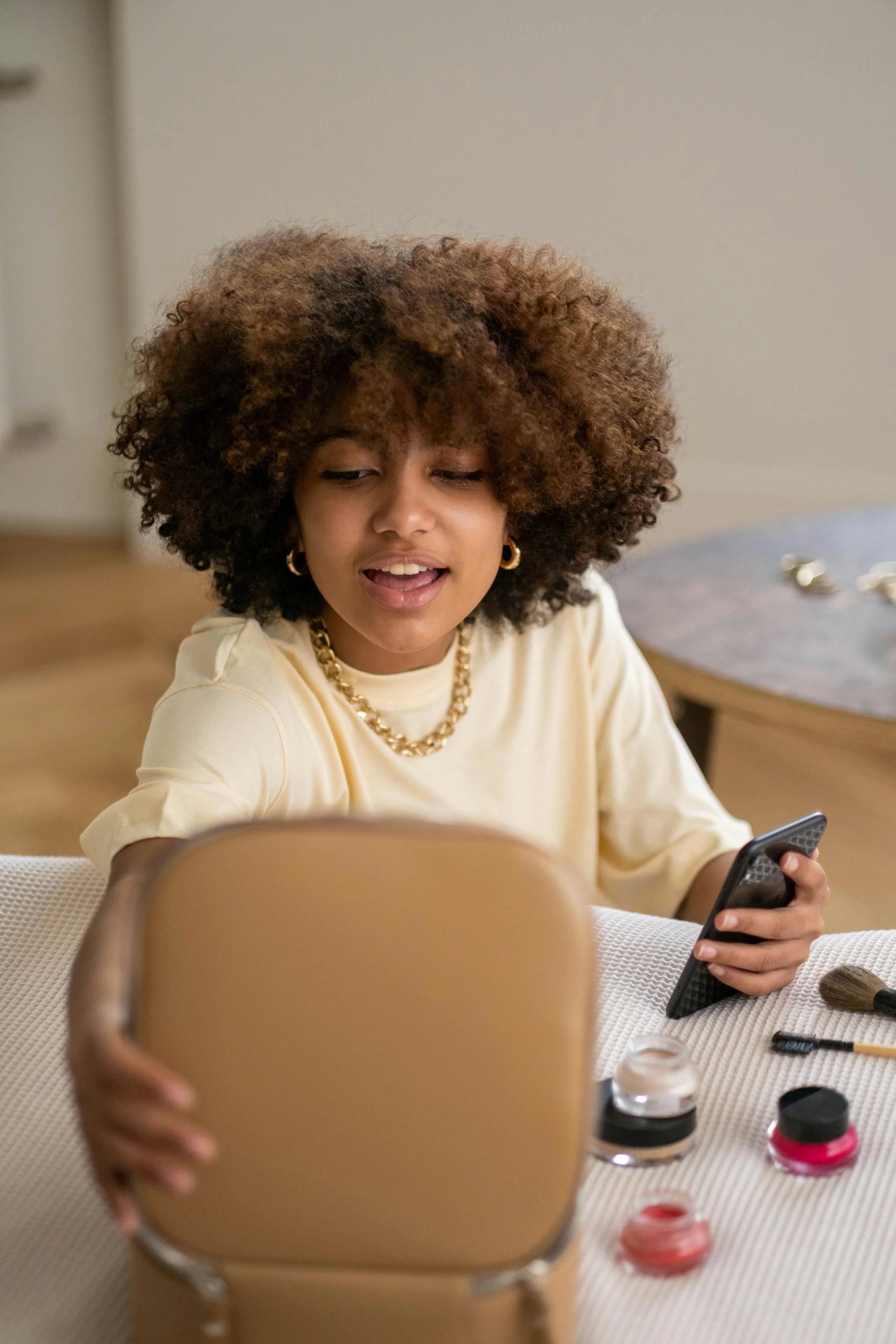 Micro influencer films a makeup tutorial in her home