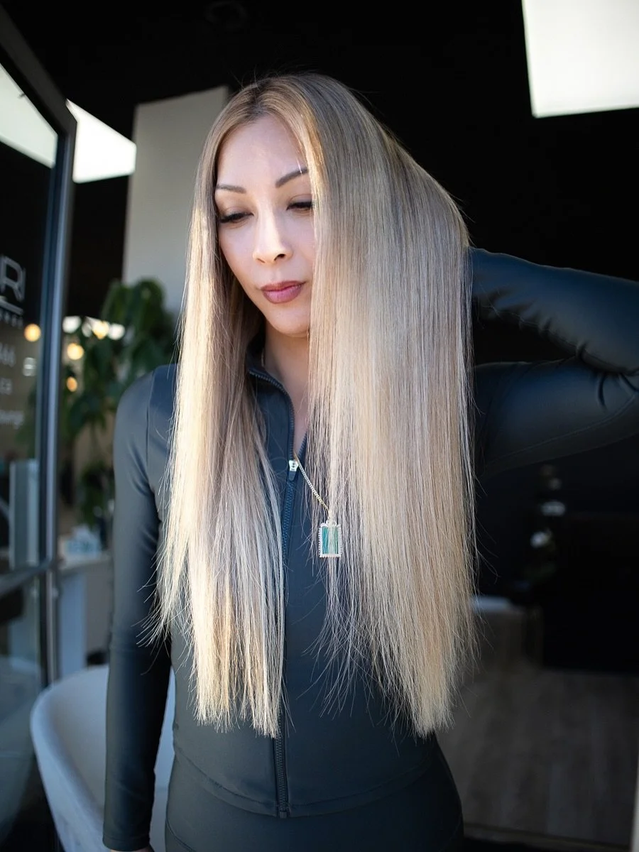 Did you know ktips can actually help you go brighter blonde? 👀✨

@kimdoeshair204 had gone darker for winter and was ready to bring the blonde back for spring/summer. We started with Malibu CPR to help remove old toner and give us a cleaner canvas be