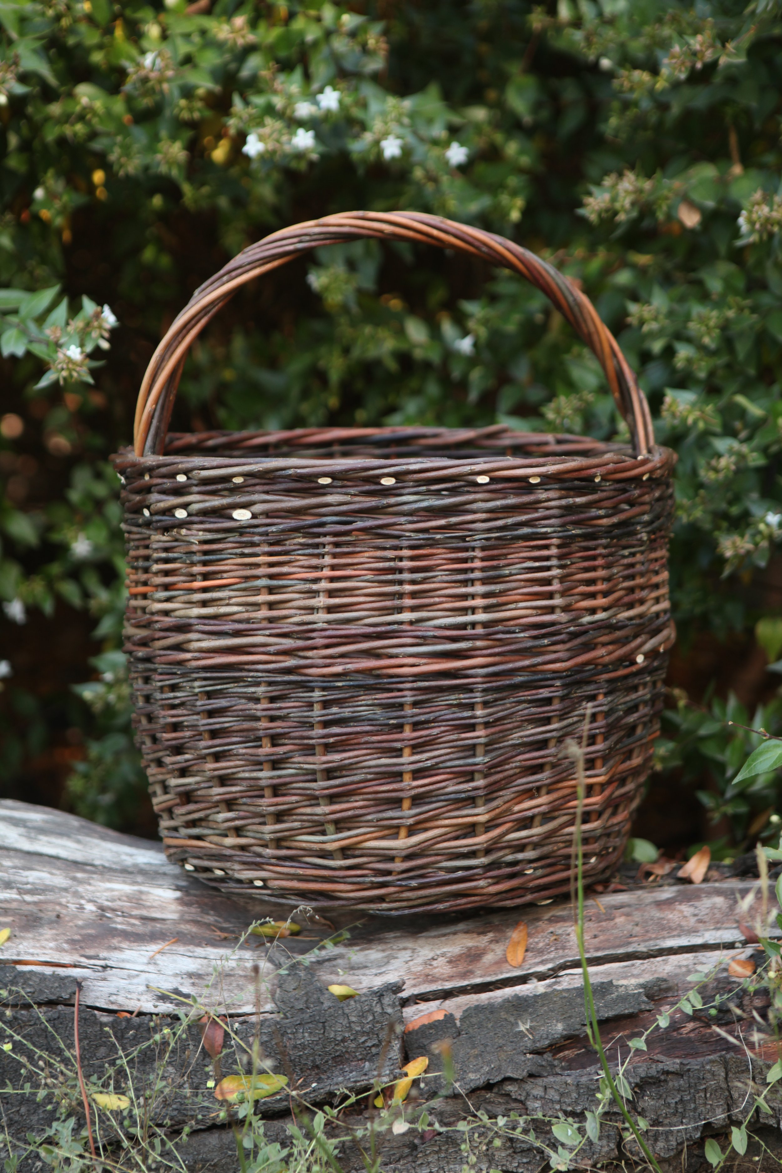 Round Gathering Basket 011