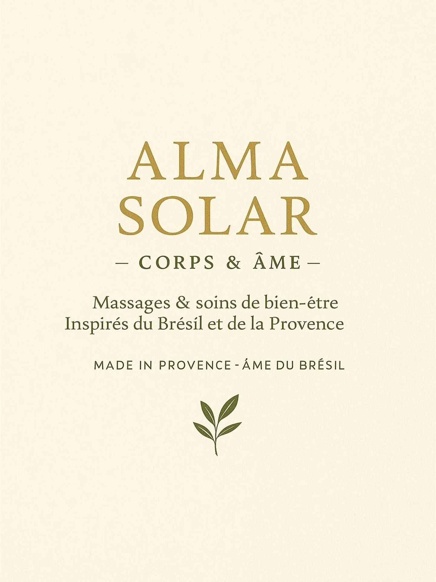 🌿
Il existe un moment, avant chaque massage, o&ugrave; tout devient silence.
C&rsquo;est l&agrave; que commence l&rsquo;essentiel.
Le souffle se pose, le corps &eacute;coute, la lumi&egrave;re int&eacute;rieure se rallume doucement.
Masser, c&rsquo;