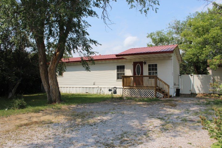 1007 Sunset St - Newcastle, Wy