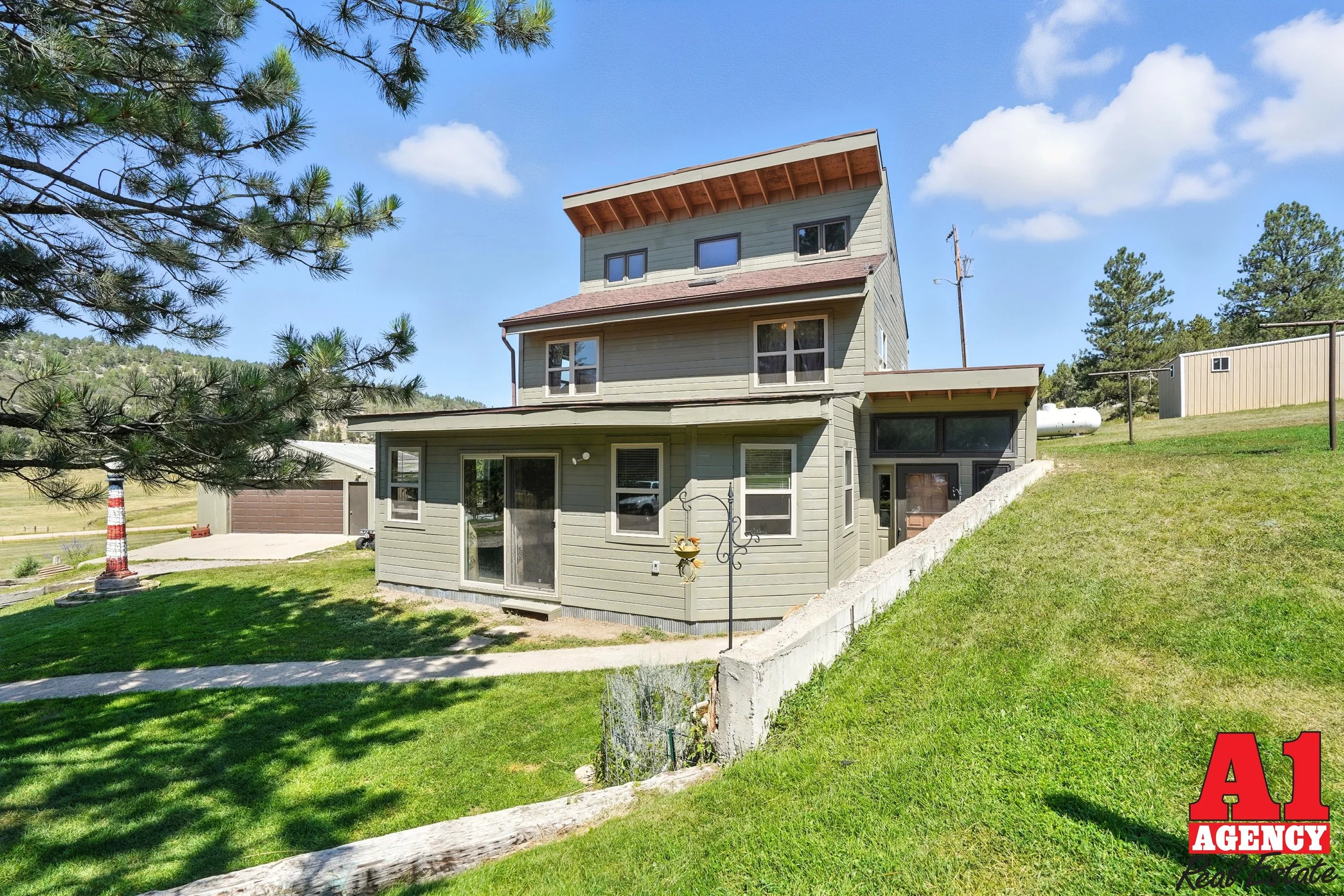 140 Salt Creek Rd - Newcastle, Wy