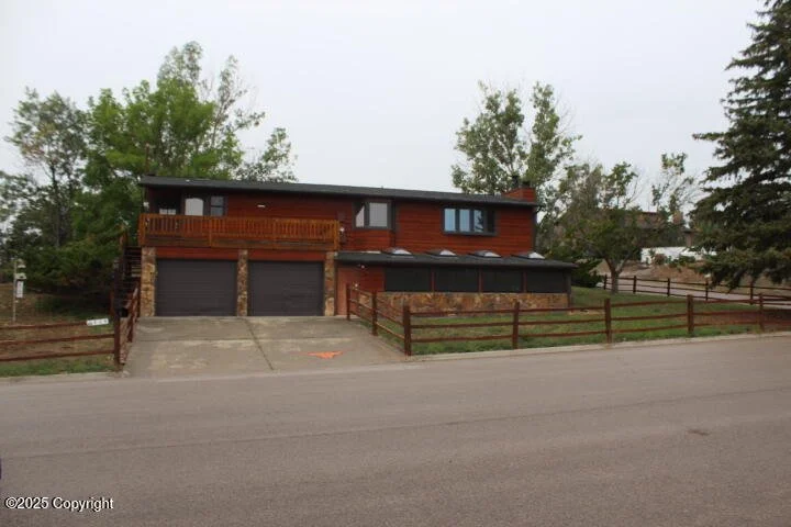419 Elk Mountain Dr - Newcastle, Wy