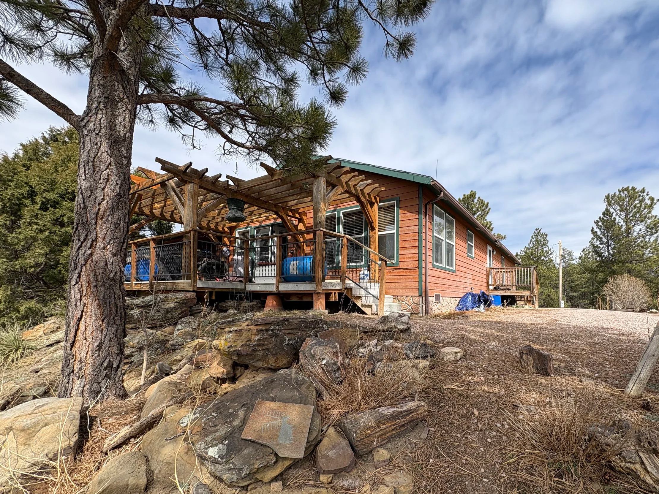 142 Bridle Bit Rd - Newcastle, WY