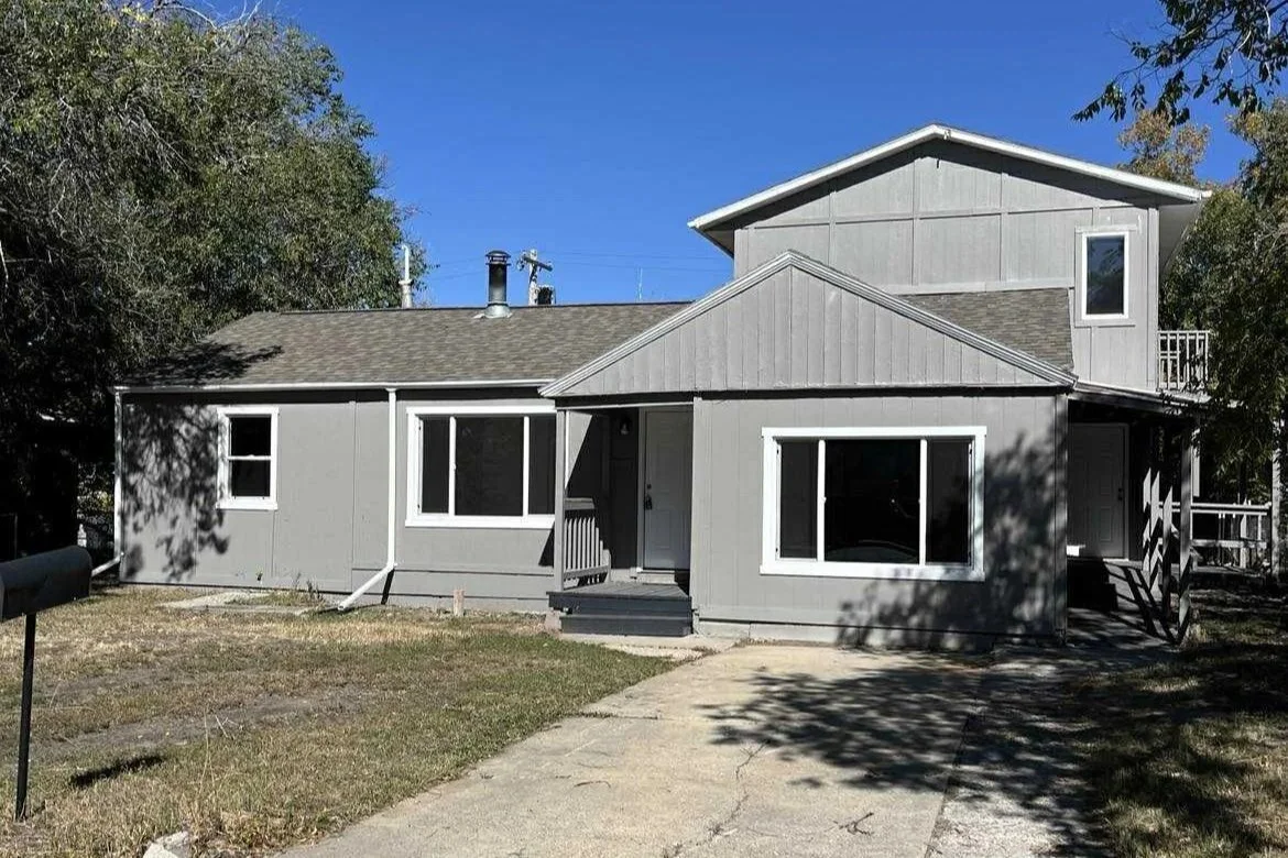 108 Frontier Ave - Newcastle, WY 