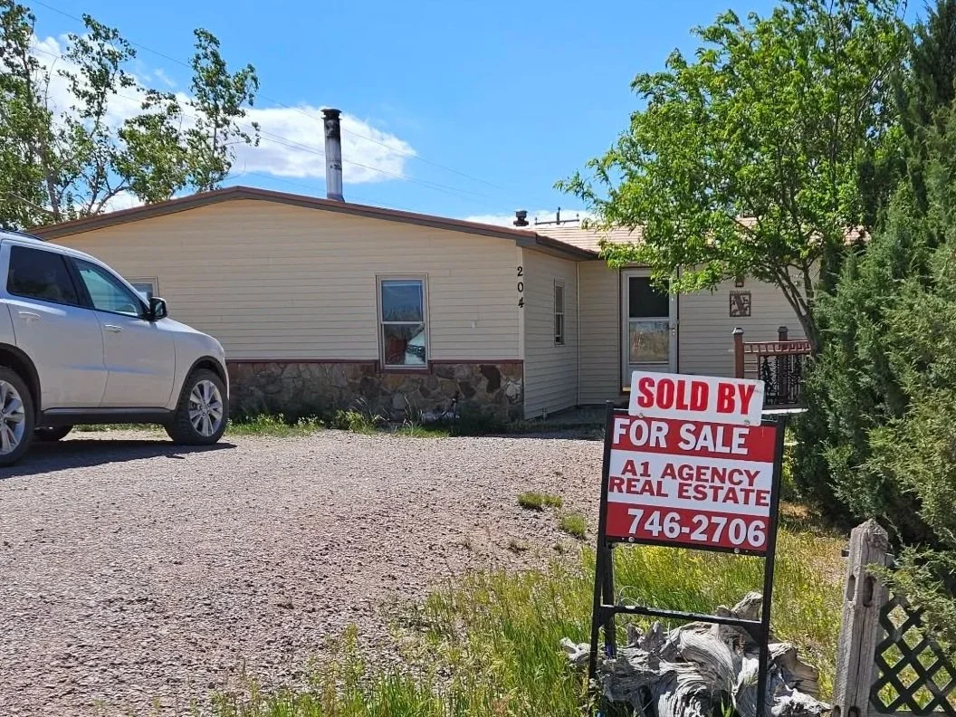 204 Kenwood Dr - Newcastle, WY