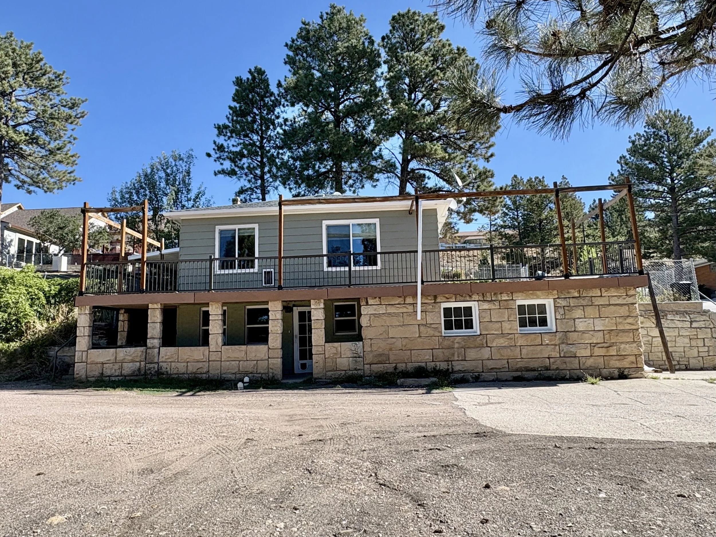 17 E Main St - Newcastle, WY 