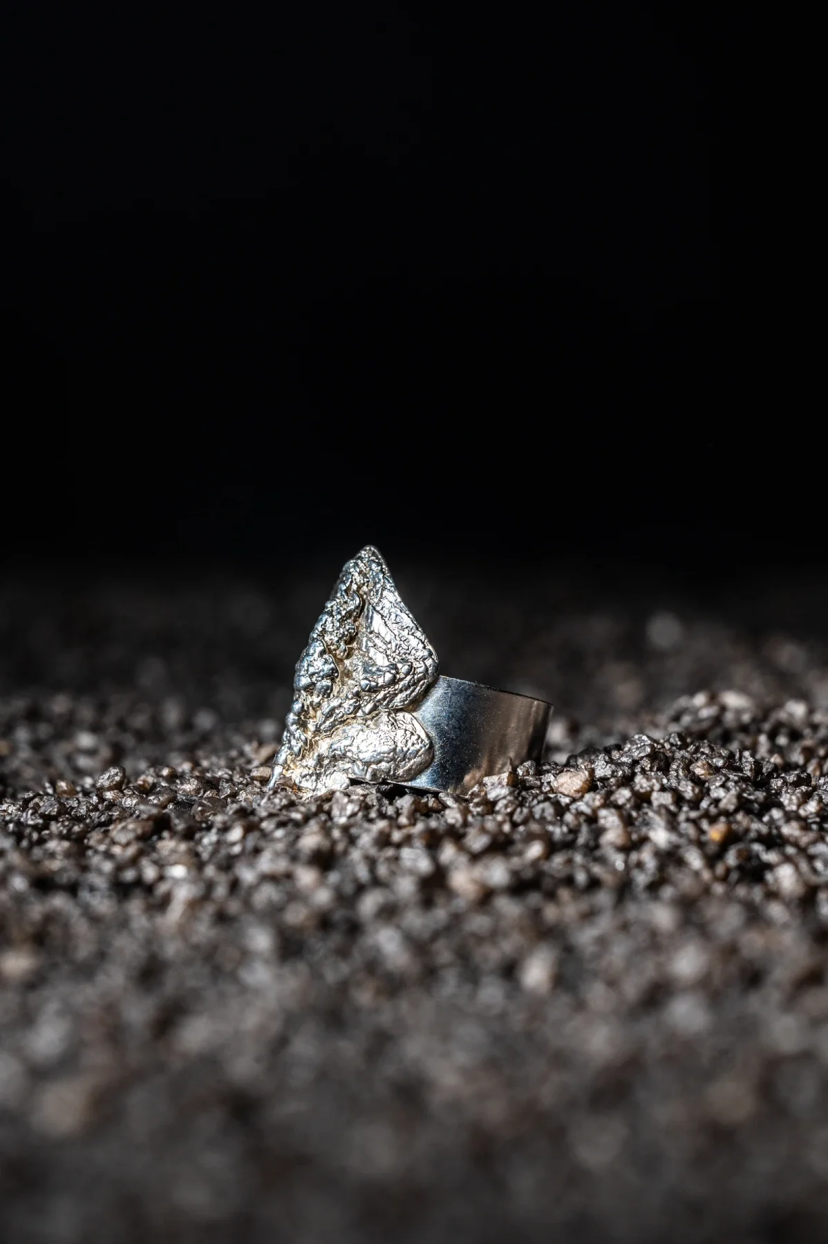 stribrny-prsten-markazit-rift-bok-coal-delnice-marnivosti.webp