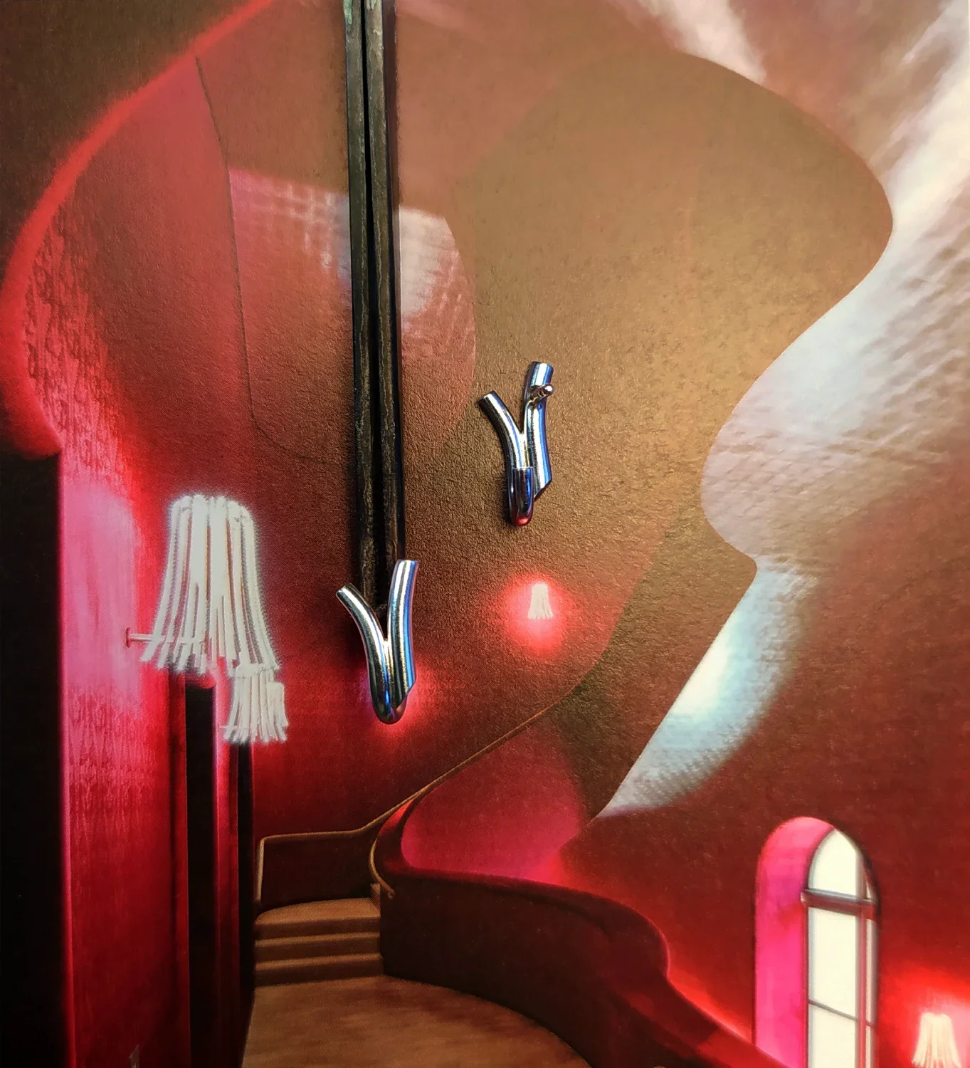 Drobné stříbrné náušnice vyrobené na míru